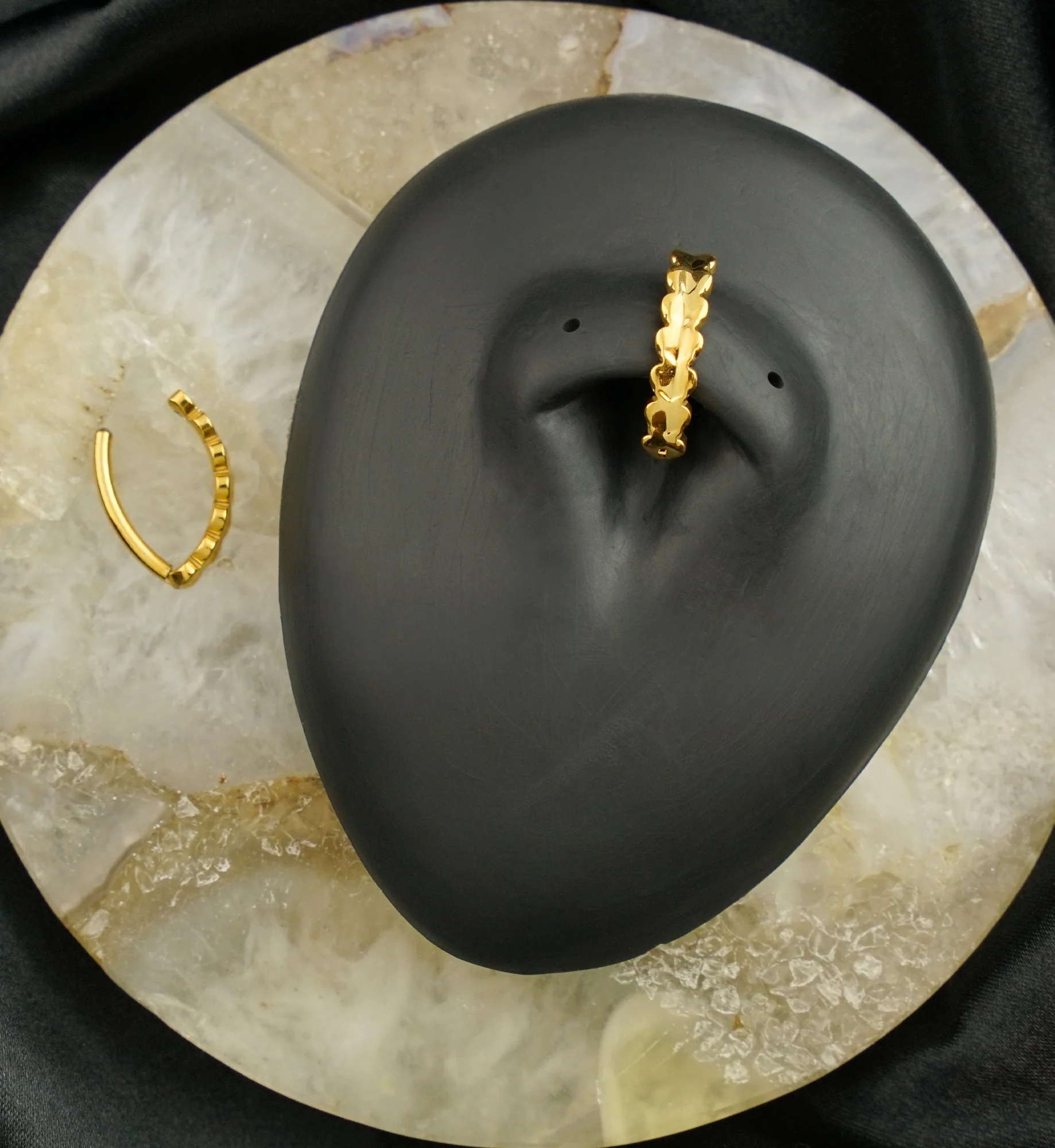 Gold PVD Trail Of Hearts Titanium Hinged Belly Button Ring - Image 2