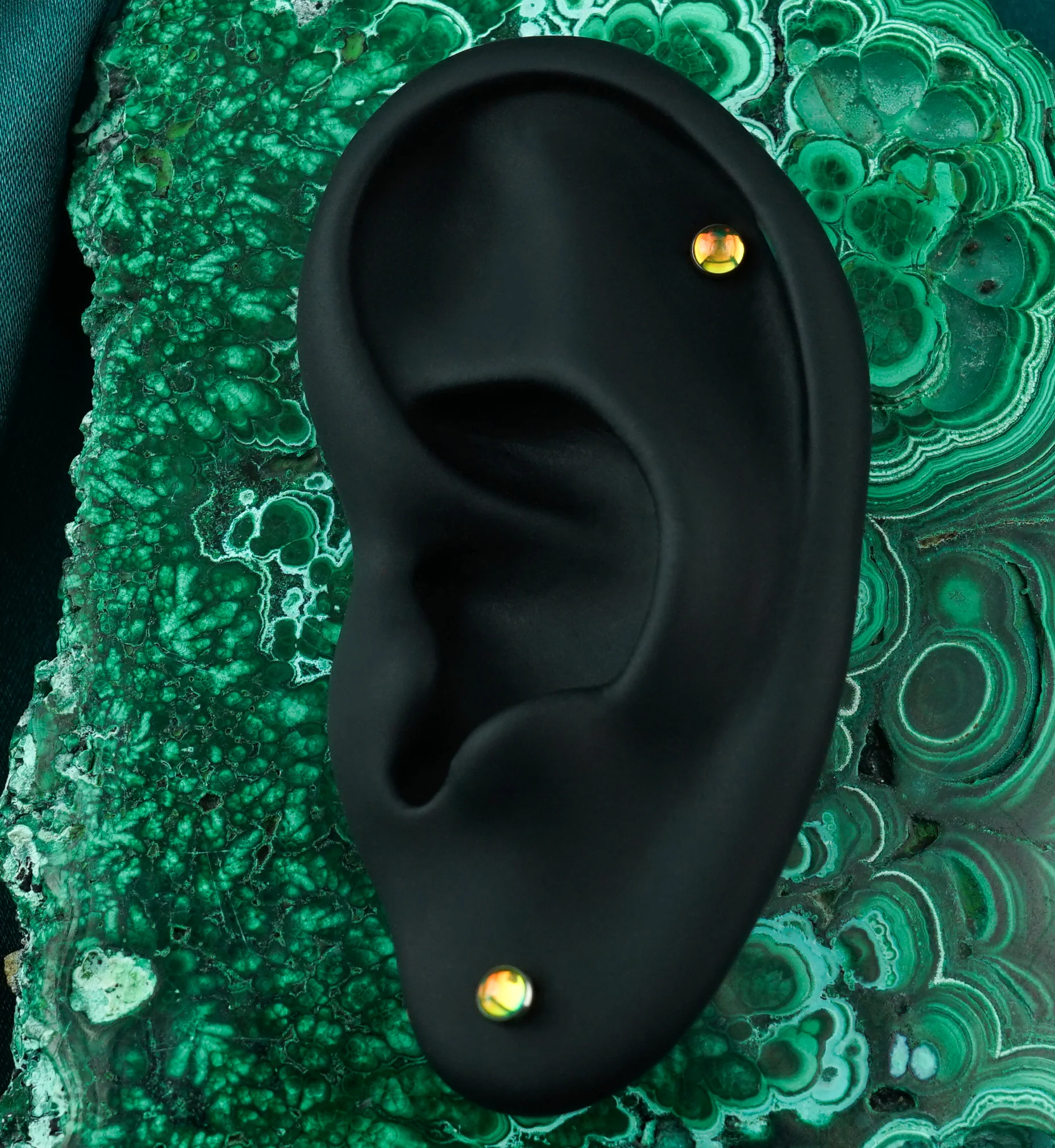 Green Aura Labret Post - Image 2