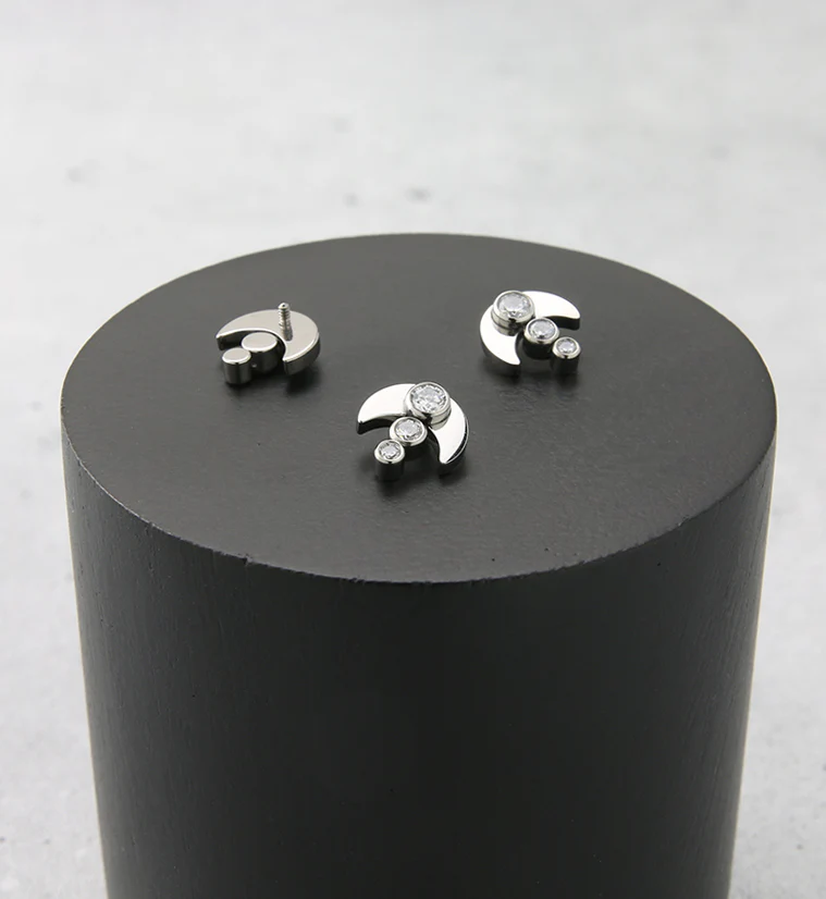 Half Moon Triple CZ Internally Threaded Titanium Top - Image 2
