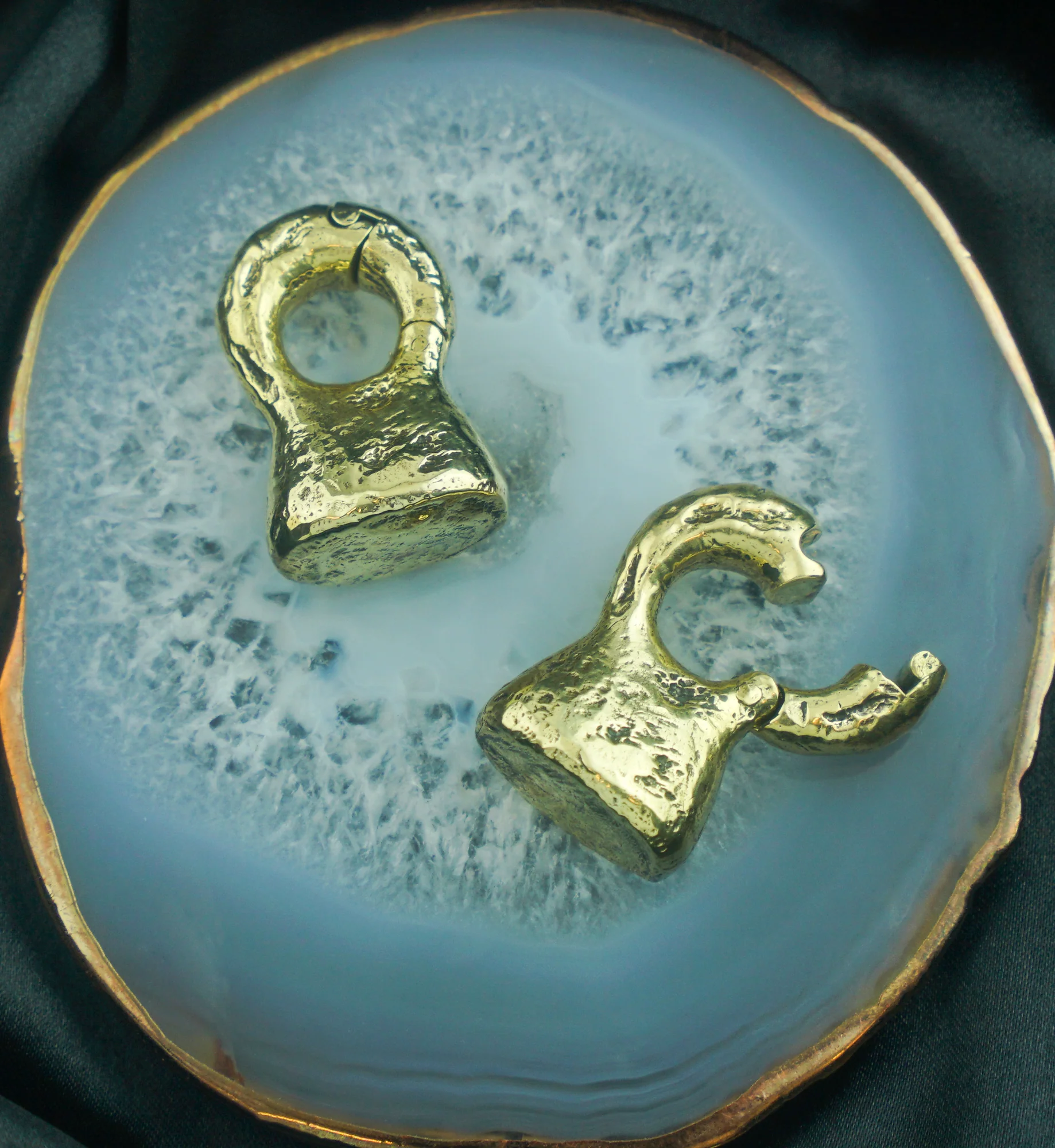 Hammered Bell Brass Hinged Ear Weights - Image 2