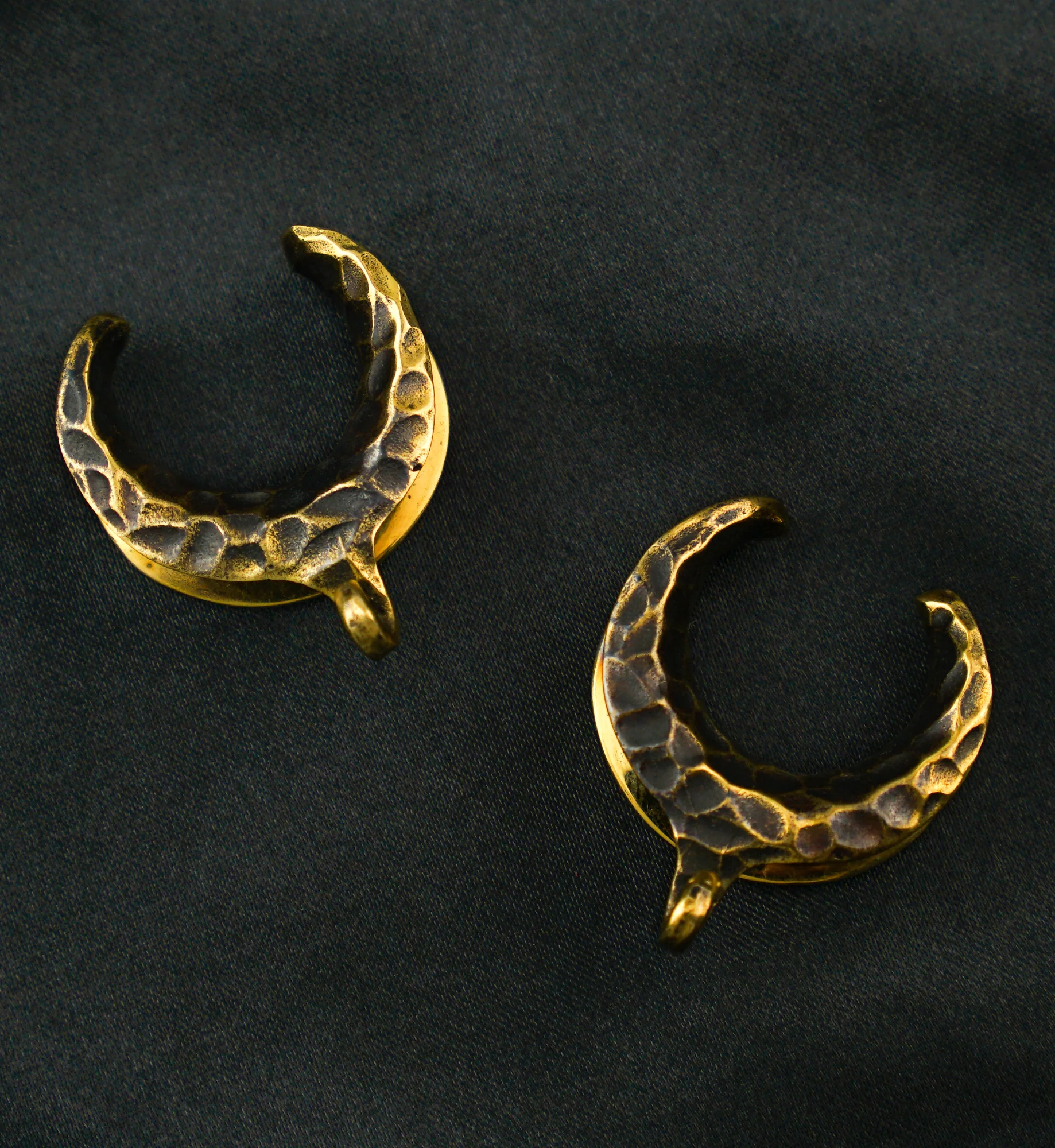 Hammered Brass Saddles With Hook - Image 2
