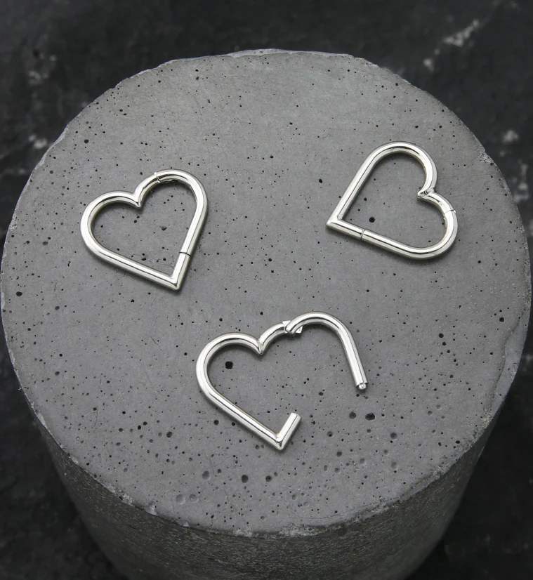 Heart Stainless Steel Hinged Segment Ring - Image 2