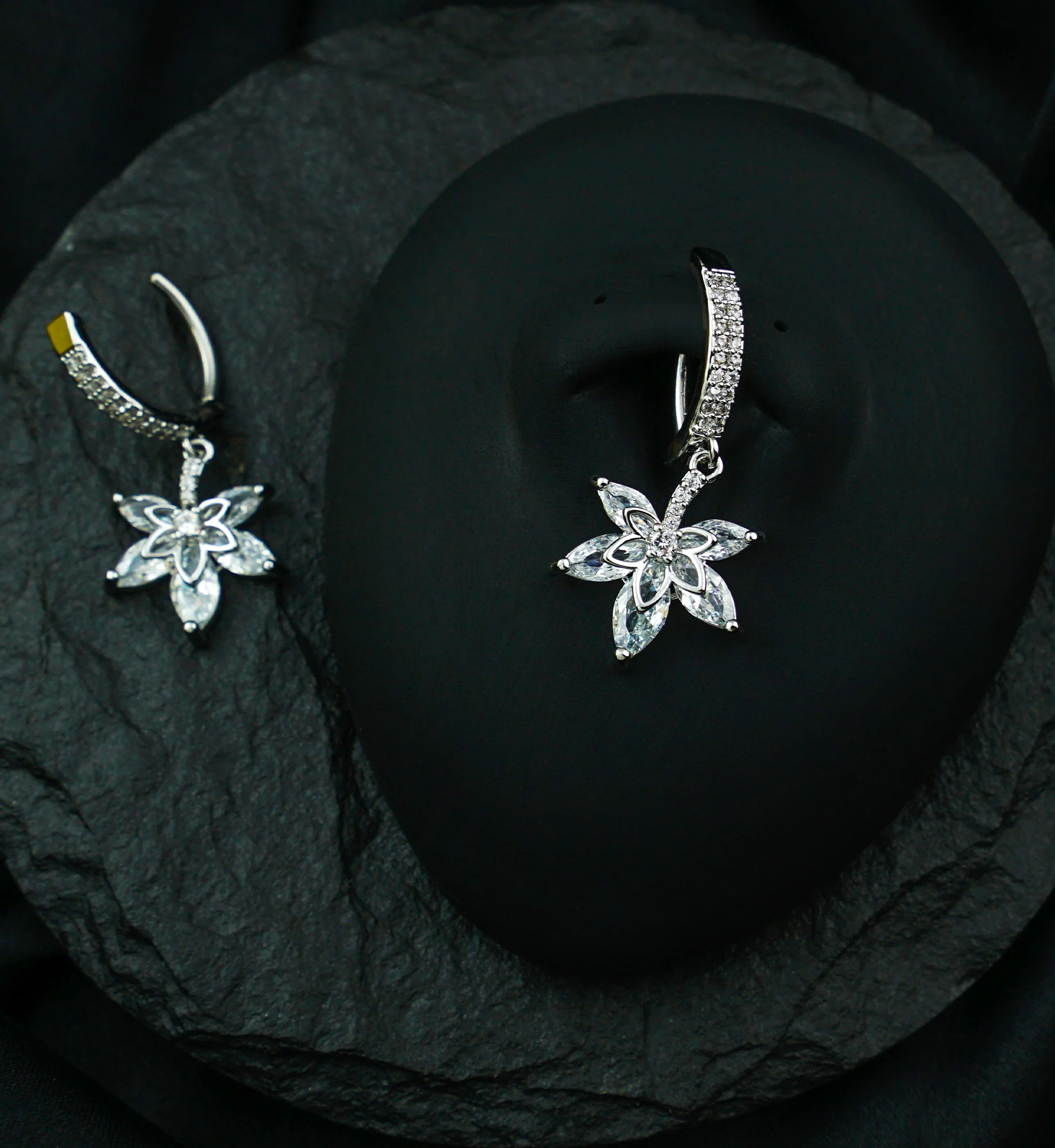 Hemp Leaf Dangle Clear CZ Stainless Steel Hinged Belly Button Ring - Image 2
