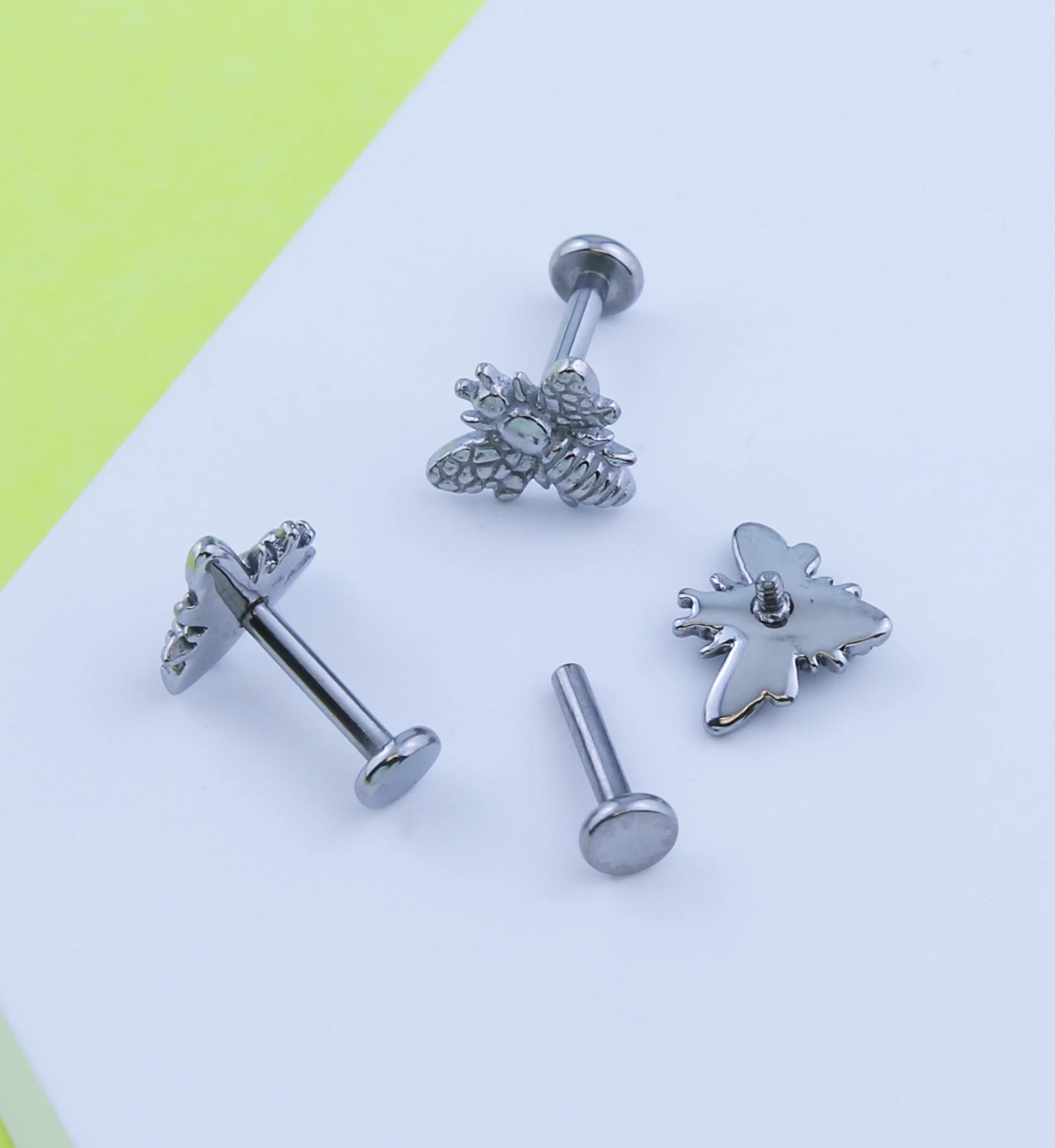 Honey Bee Stainless Steel Internally Threaded Labret - Image 2