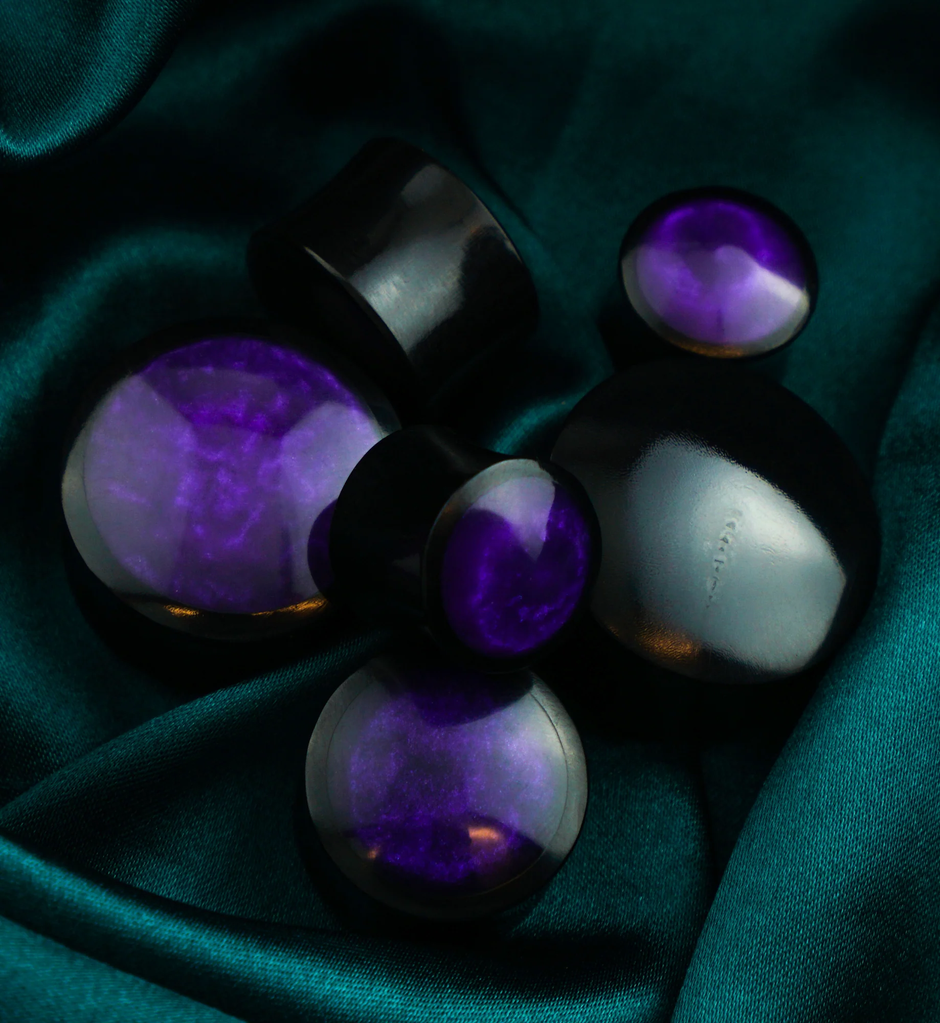 Horn Plugs With Purple Resin Inlay - Image 2