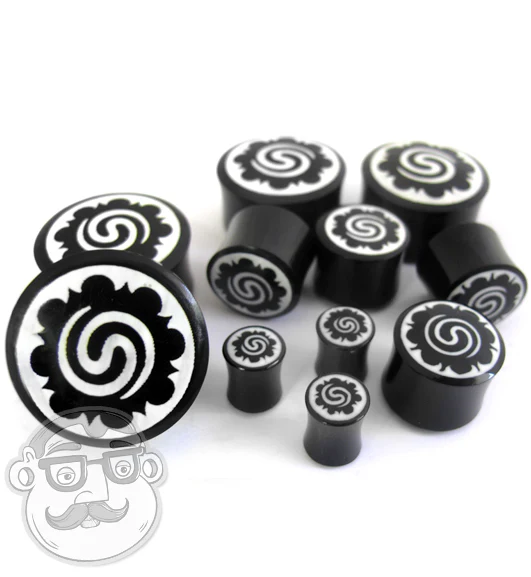 Horn Plugs With Tribal Swirl Inlay - Image 2
