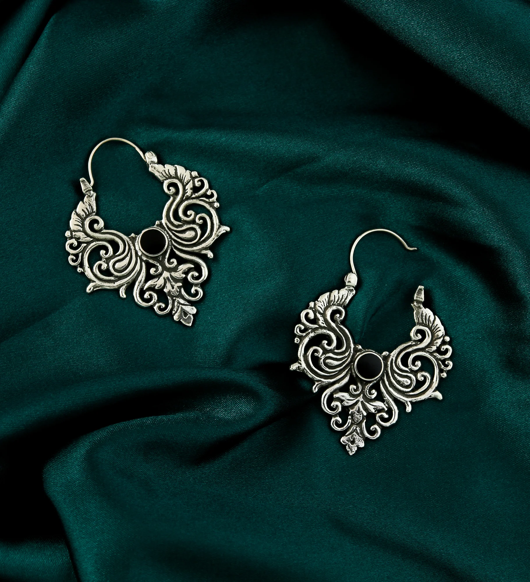 Lacey Onyx White Brass Earrings - Image 2