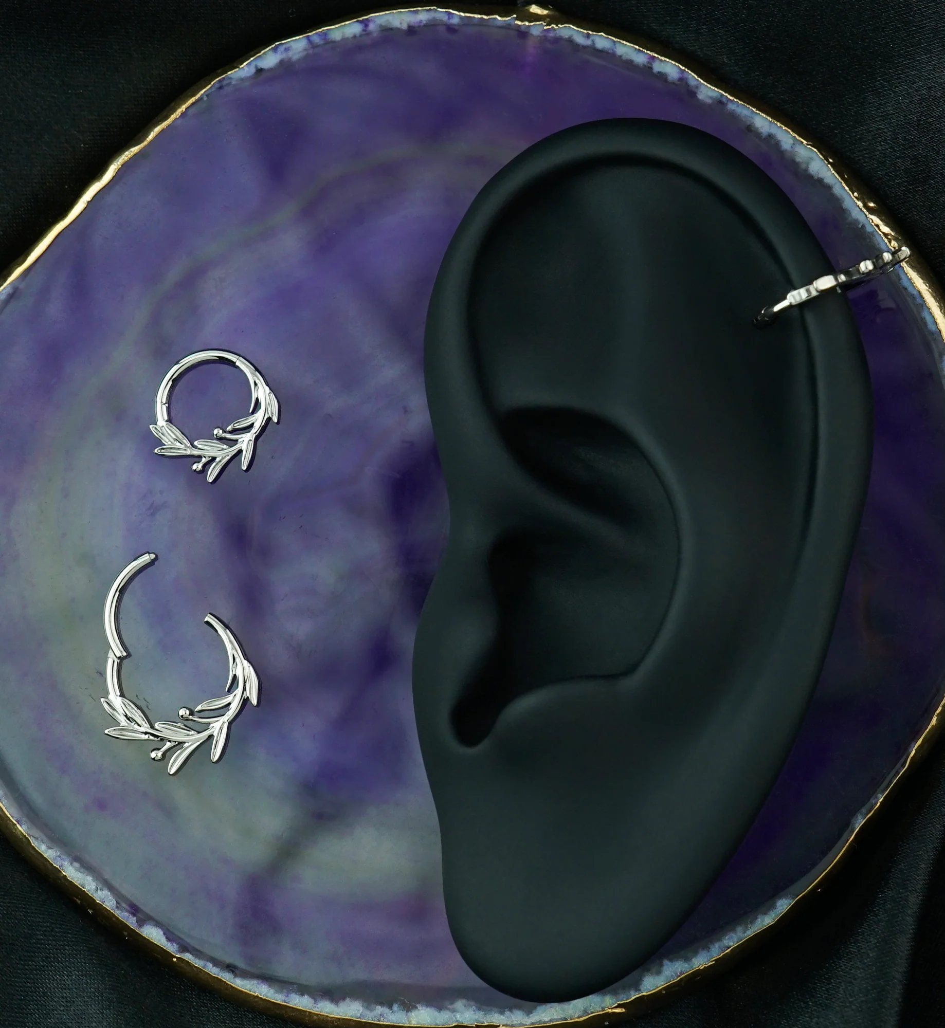 Laurel Olive Leaf Titanium Hinged Segment Ring - Image 2