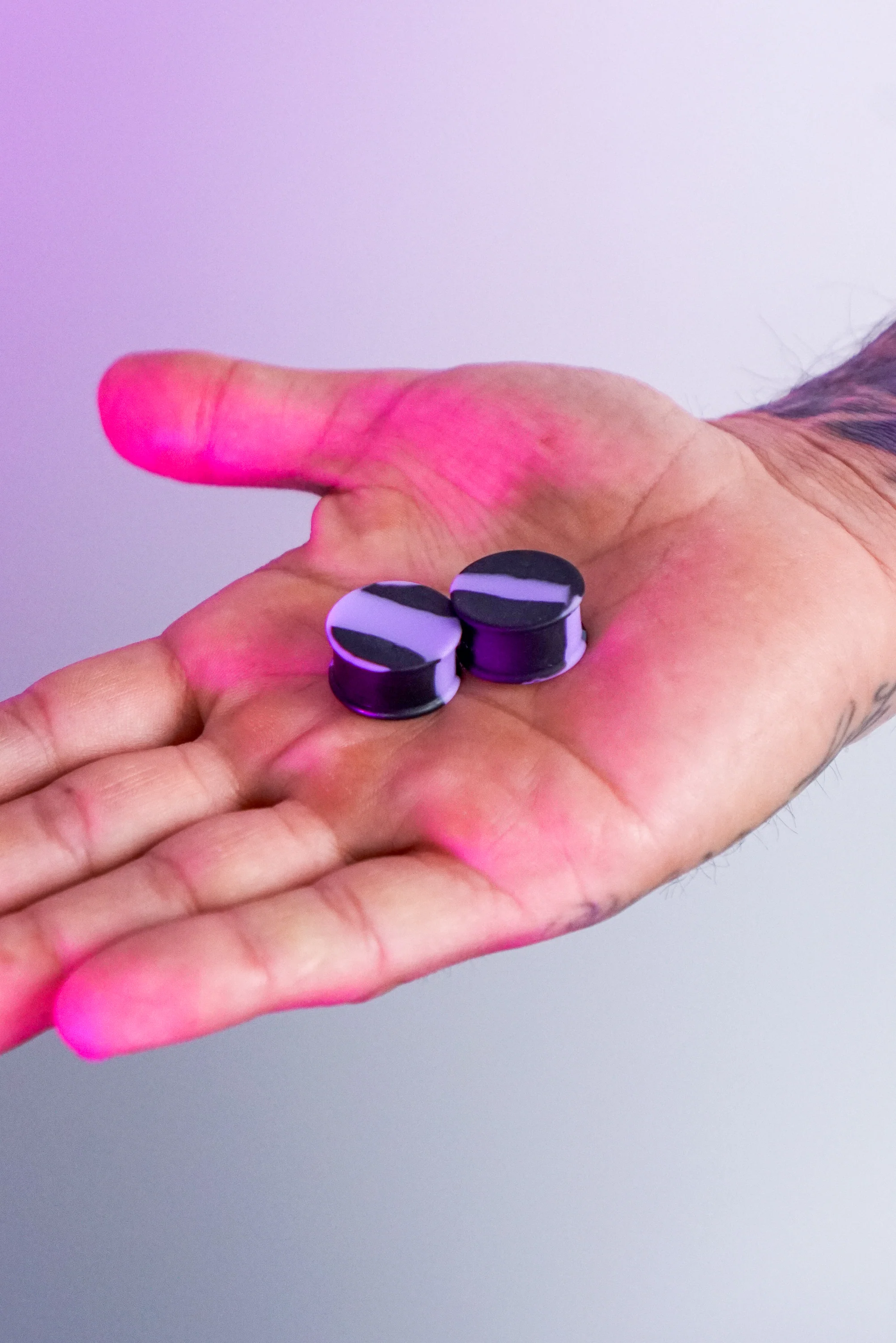 Lavender And Black Double Flare Silicone Plugs - Image 6