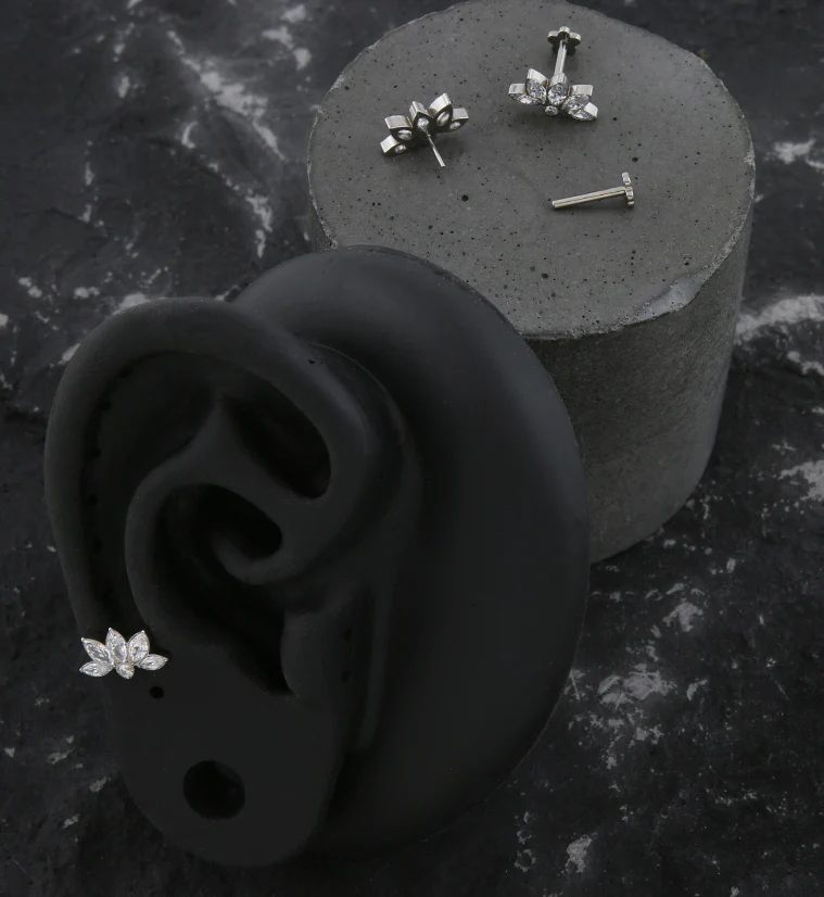Lotus Flower Clear CZ Threadless Titanium Flower Back Labret - Image 2