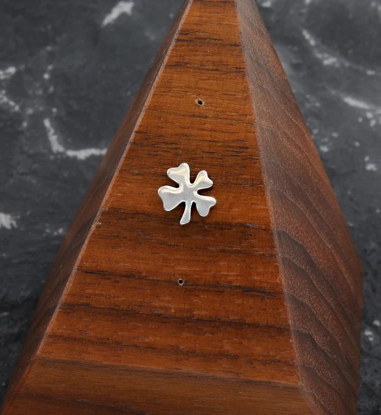 Lucky Clover Titanium Threadless Top - Image 2