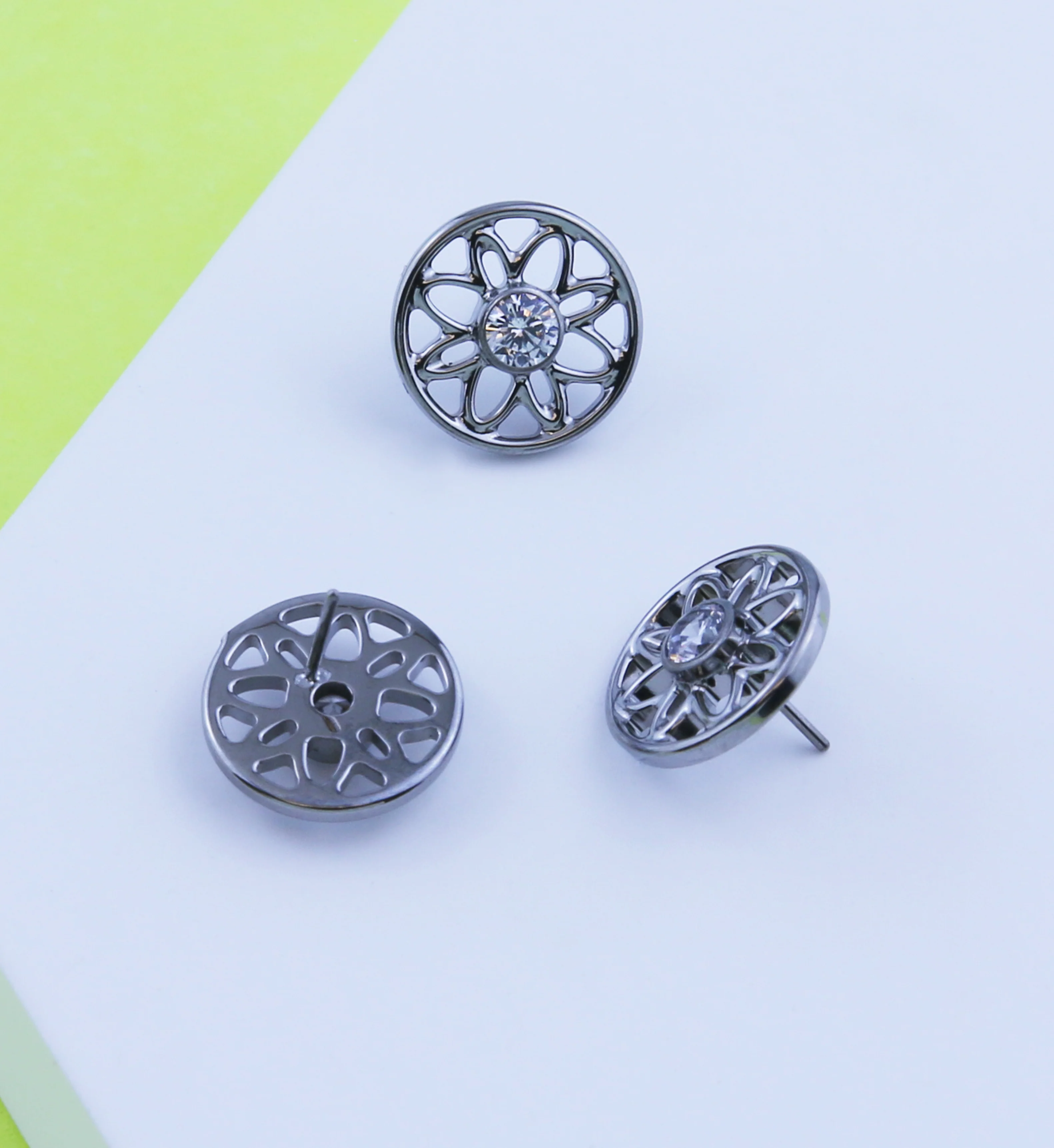Mandala Flower Clear CZ Titanium Threadless Top - Image 2