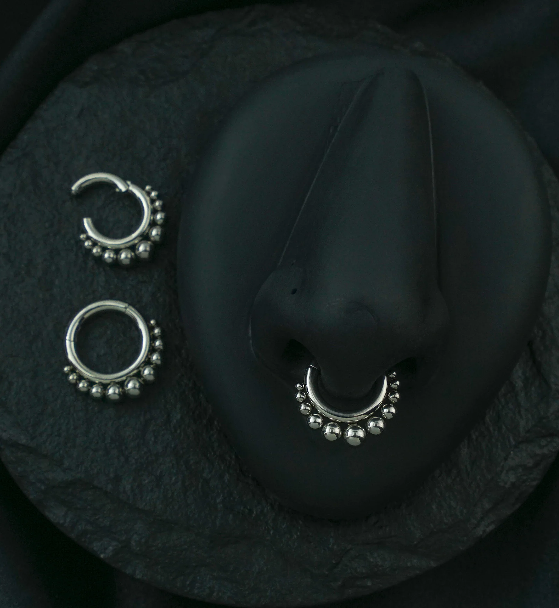 Multi-Bead Stainless Steel Hinged Segment Ring - Image 2