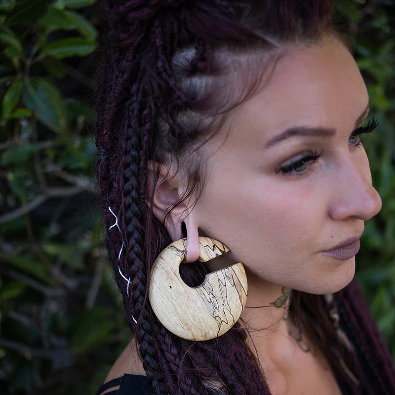 Ocean Resin Annular Hoop Areng Wooden Hangers - Image 3