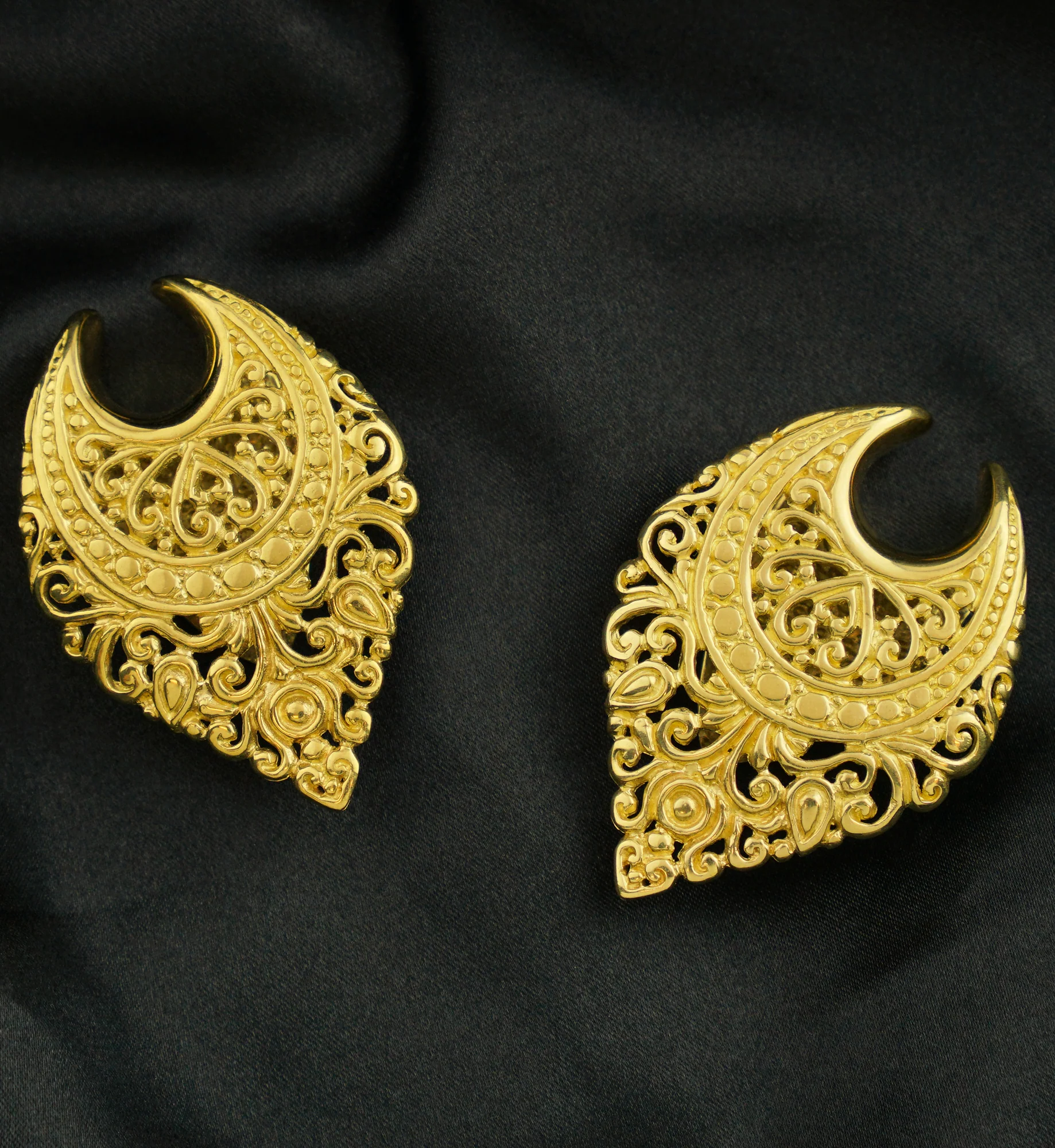 Ornamental Teardrop Brass Saddle Ear Weights - Image 4