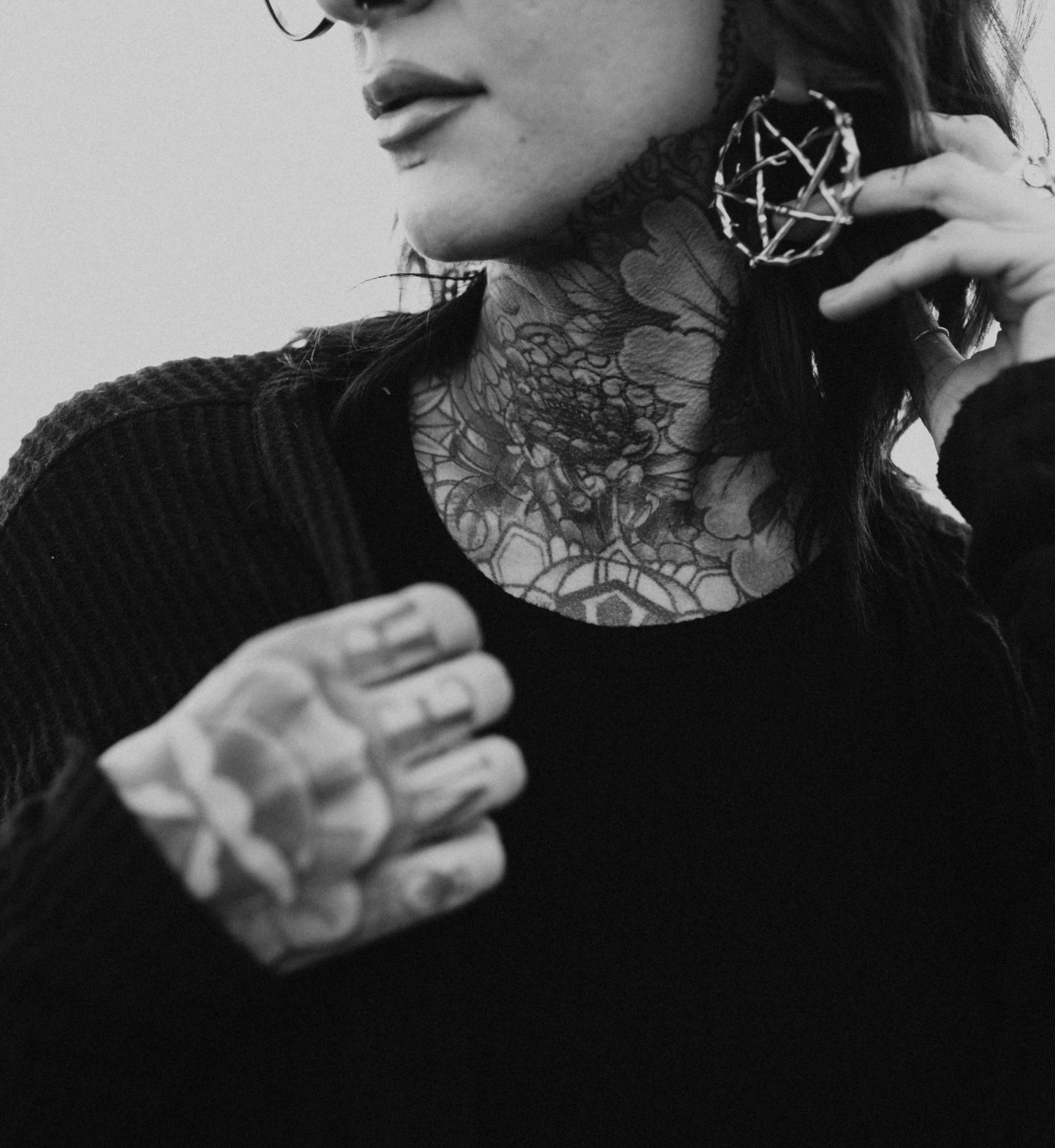 Pentagram Thorn Hinged Ear Weights - Image 4