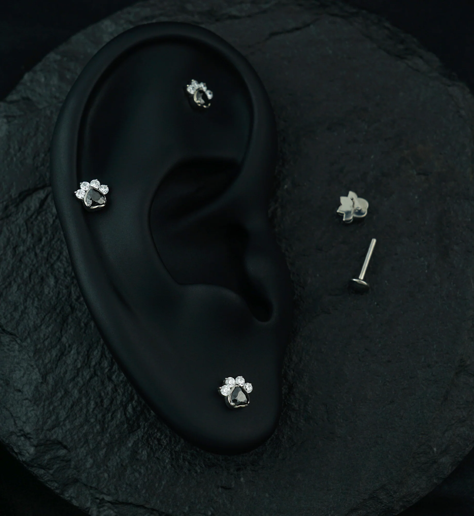 Pet Paw Clear And Black CZ Threadless Titanium Labret - Image 2