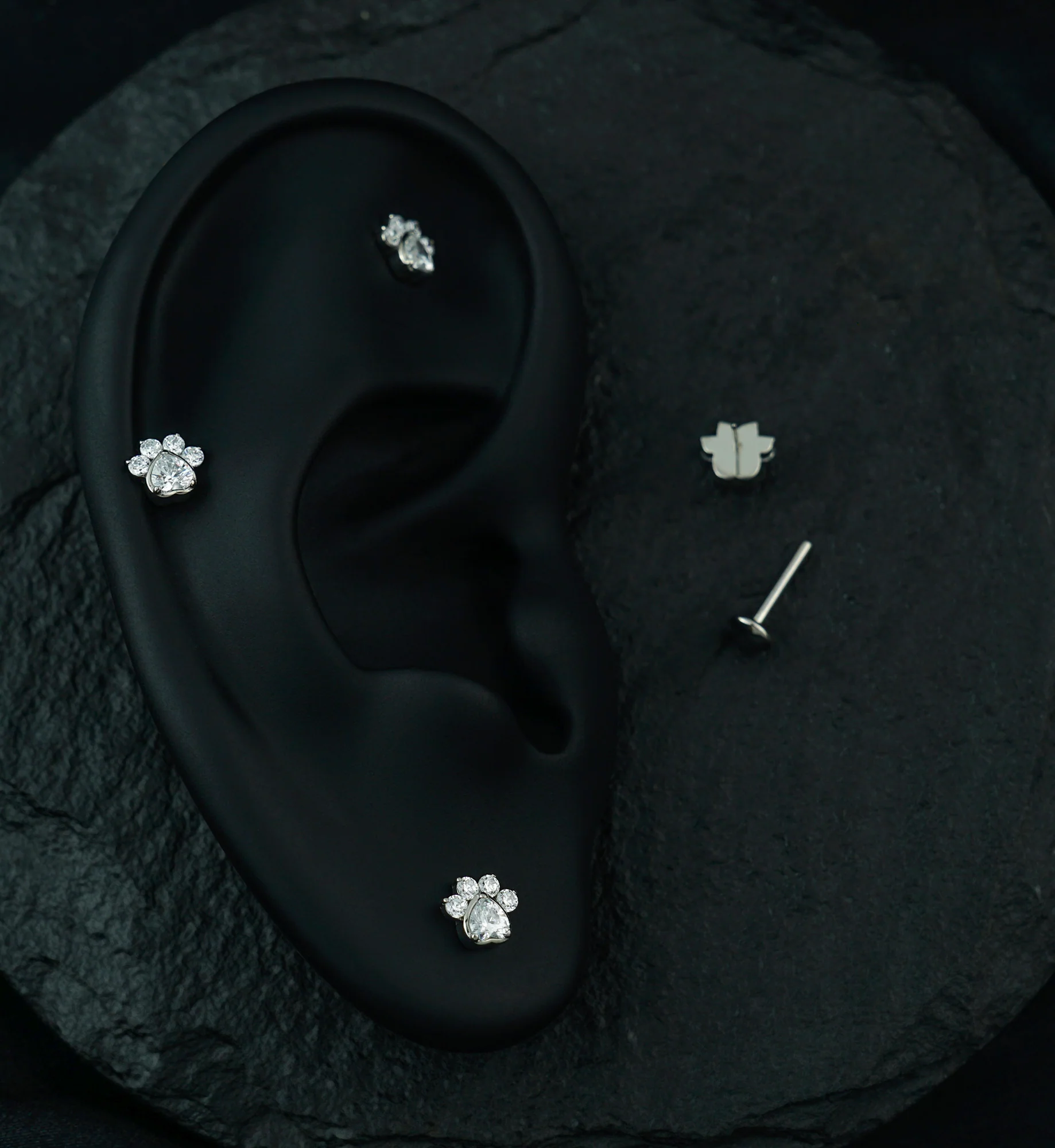 Pet Paw Clear CZ Threadless Titanium Labret - Image 2