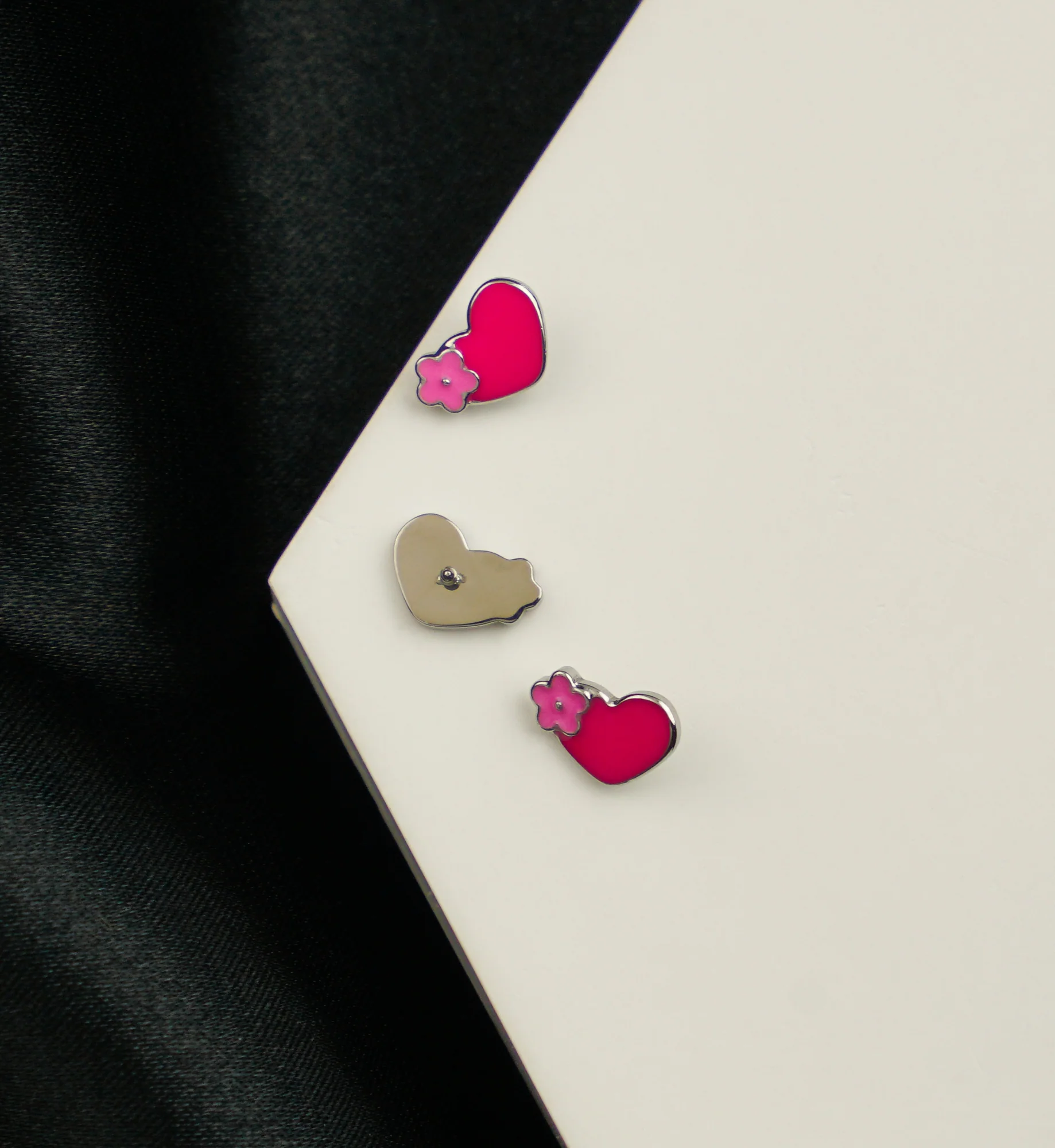 Pink Floral Heart Stainless Steel Internally Threaded Top - Image 2