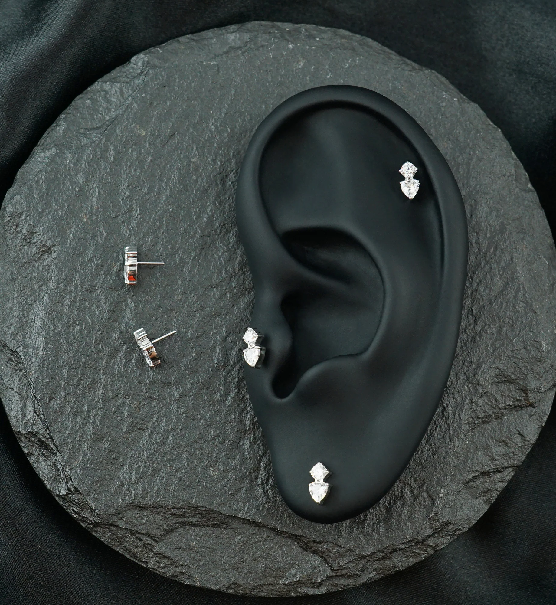 Platinum PVD Round and Heart Clear CZ Titanium Threadless Top - Image 2