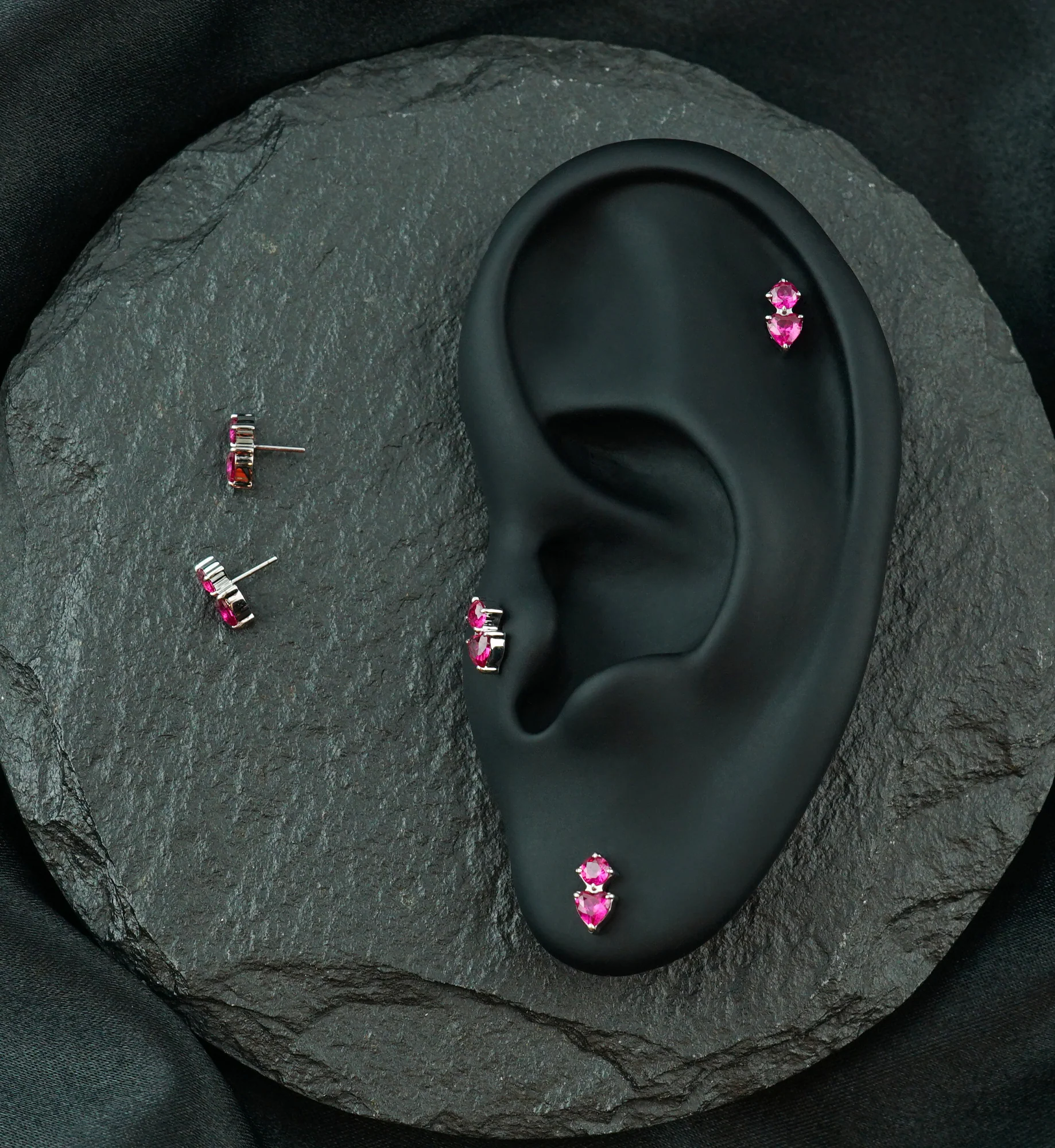 Platinum PVD Round and Heart Fuchsia CZ Titanium Threadless Top - Image 2