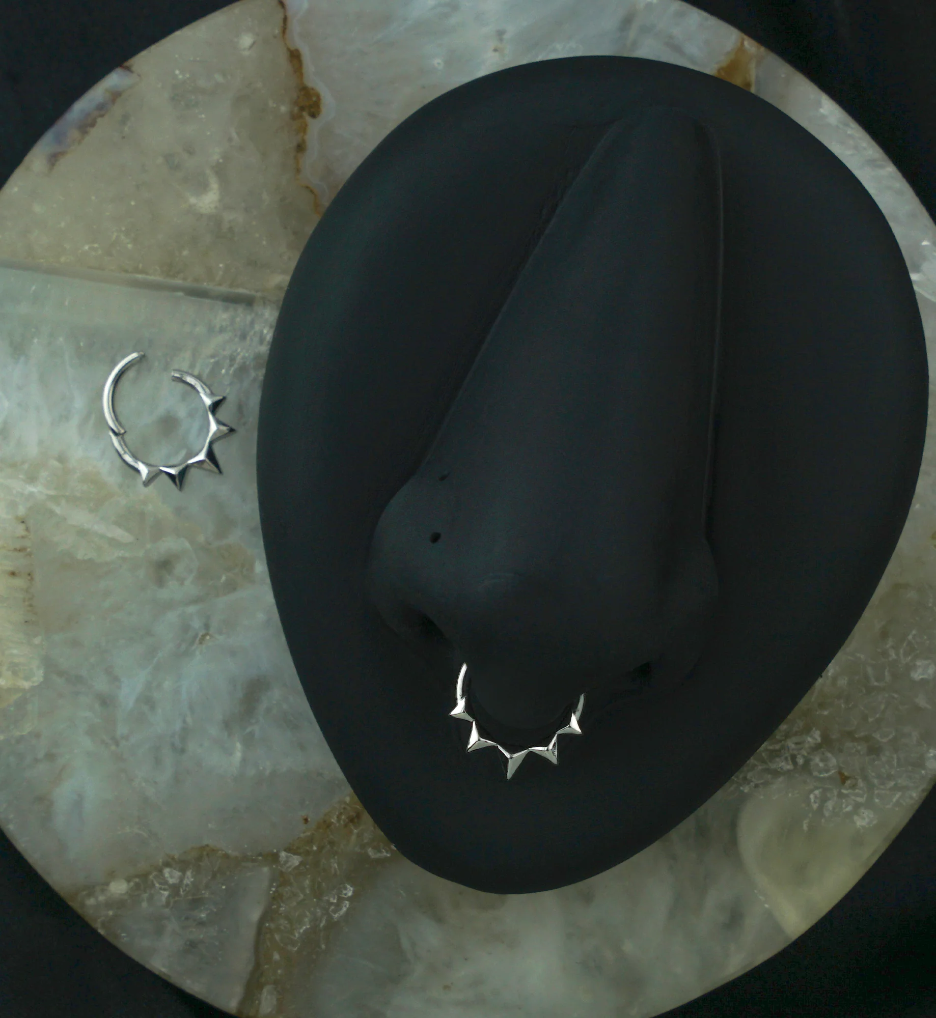 Polyhedra Spike Stainless Steel Hinged Segment Ring - Image 2