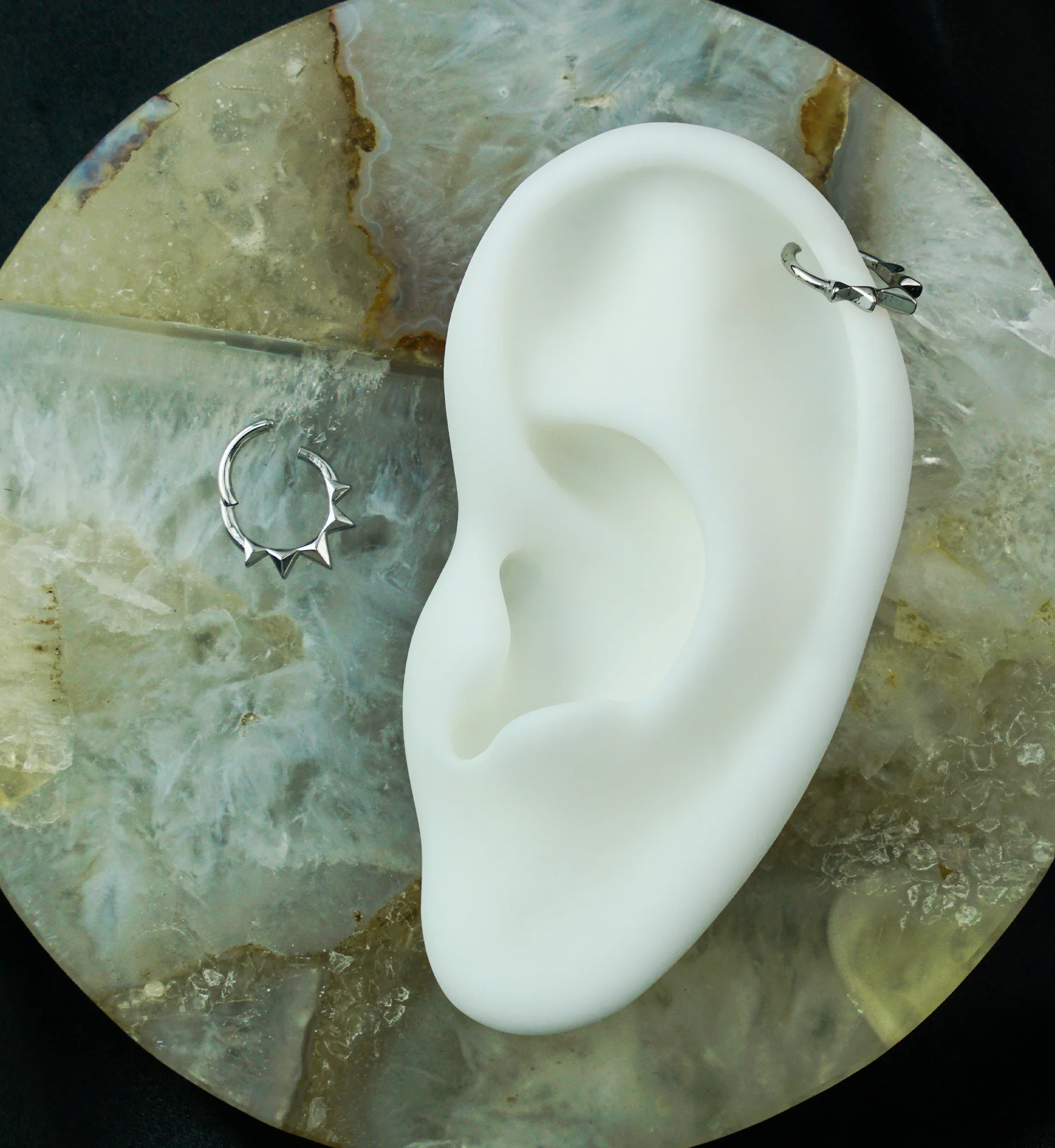 Polyhedra Spike Stainless Steel Hinged Segment Ring - Image 3