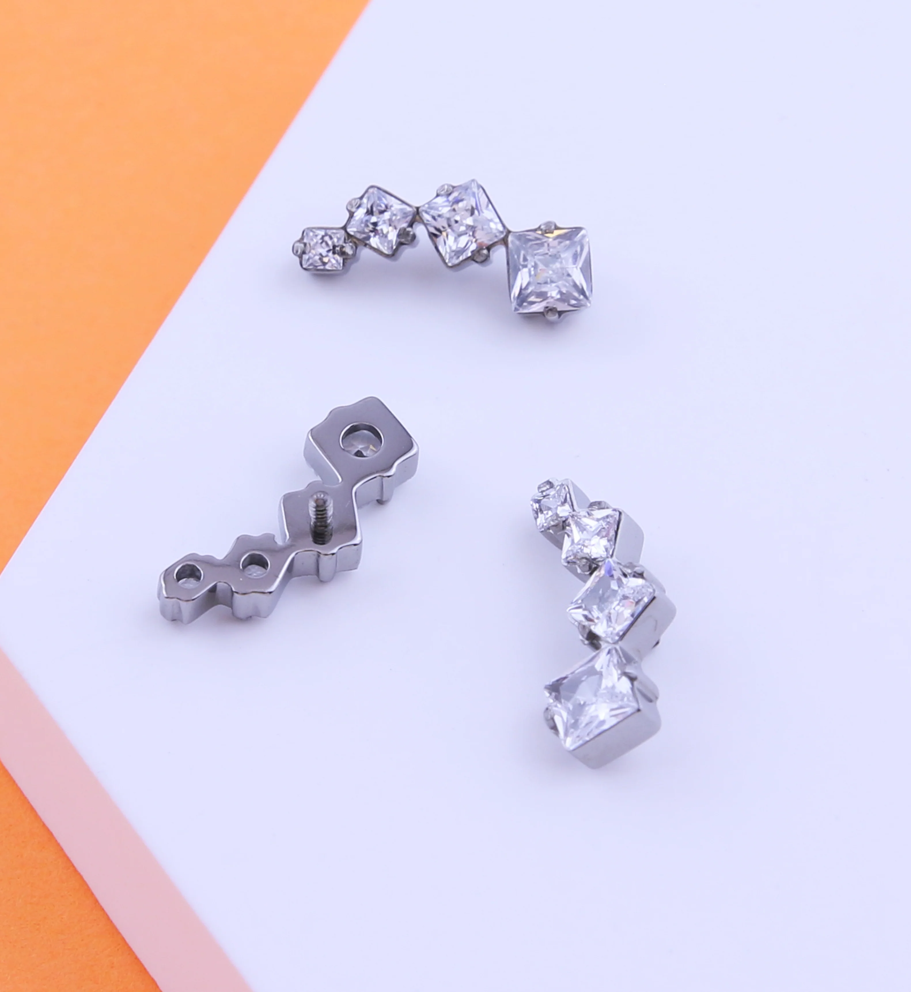 Princess Arch Clear CZ Titanium Internally Threaded Top - Image 2