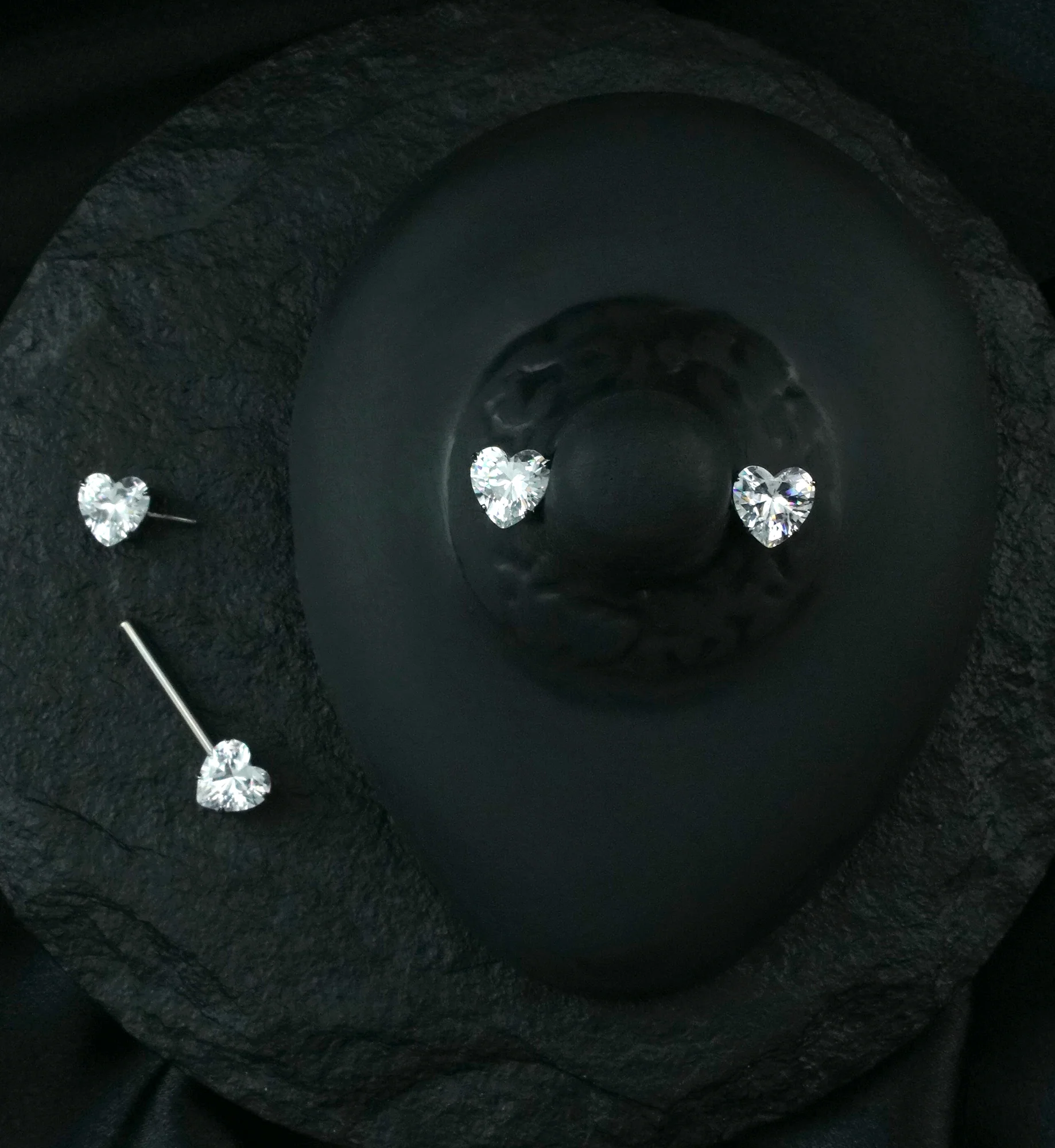 Prong Heart Clear CZ Threadless Titanium Nipple Barbell - Image 2