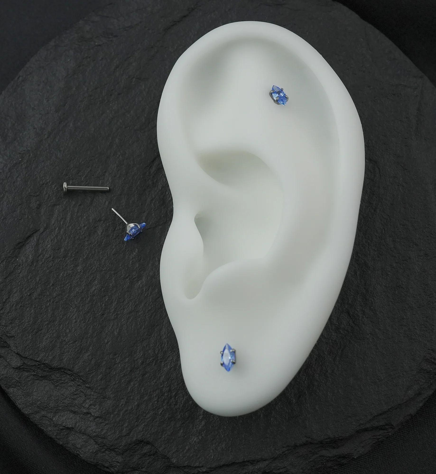 Prong Marquise Aqua CZ Threadless Titanium Flat Disk Labret - Image 2