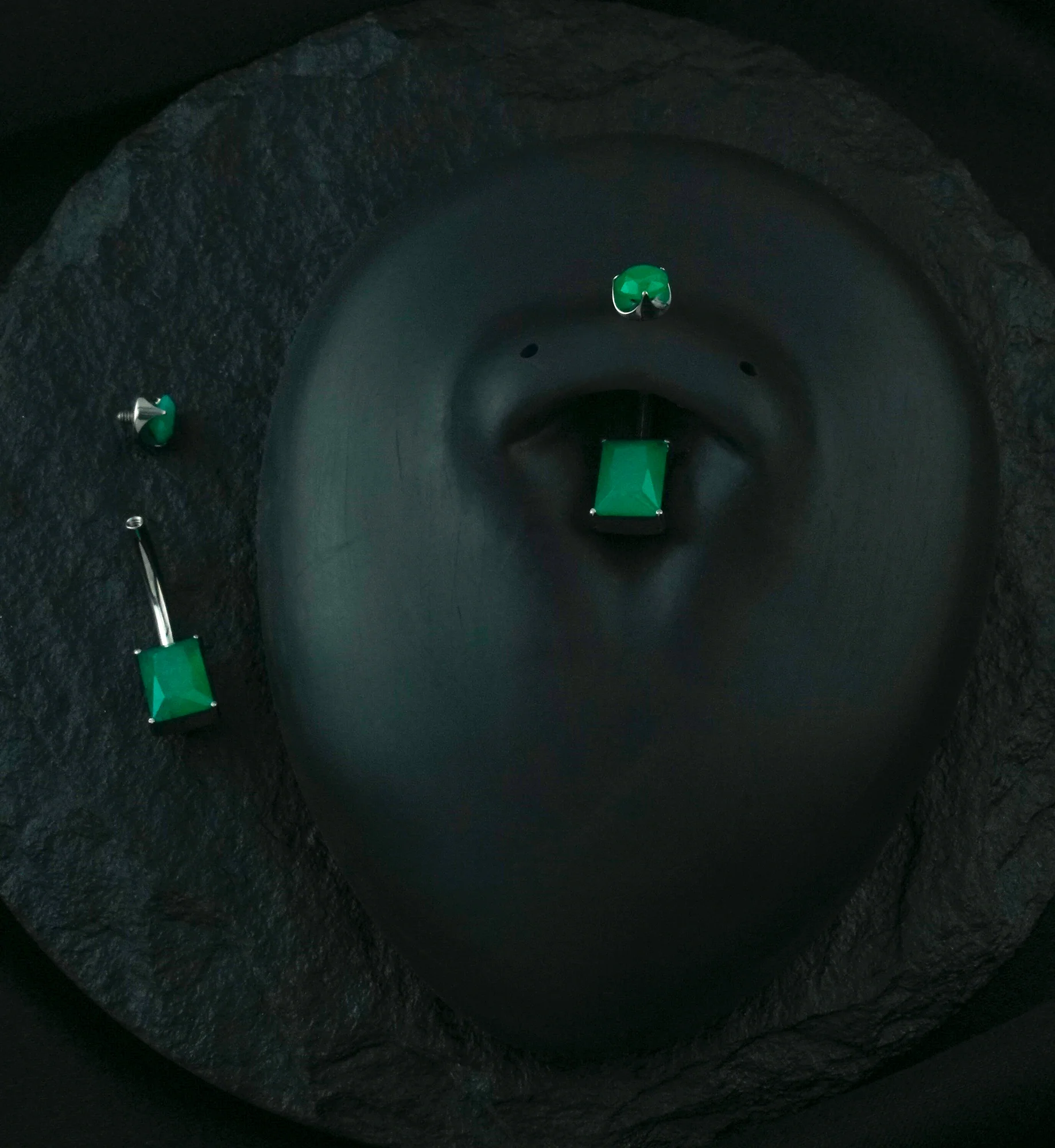 Rectangle Green Onyx Stone Titanium Internally Threaded Belly Button Ring - Image 2