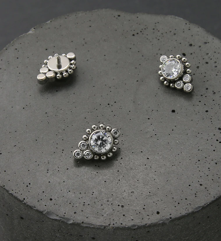 Regal Clear CZ Titanium Internally Threaded Top - Image 2