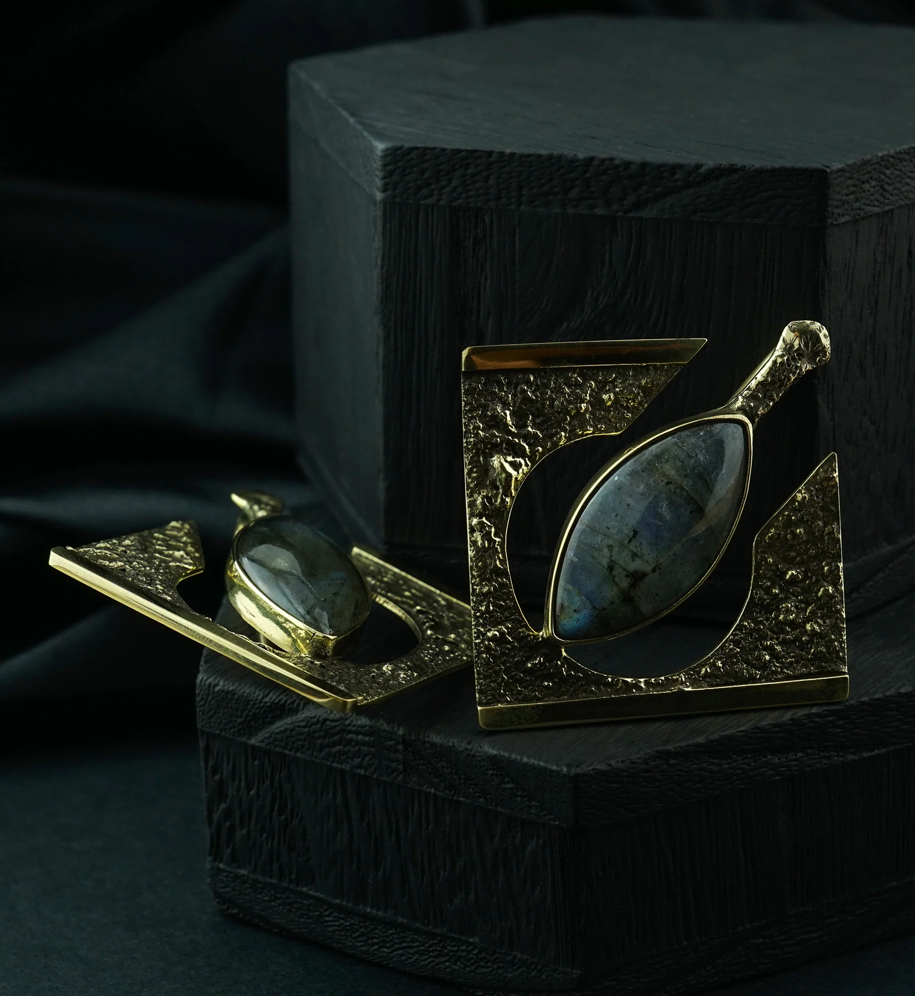 Rhombus Hammered Ellipse Labradorite Stone Inlay Brass Ear Weights - Image 4