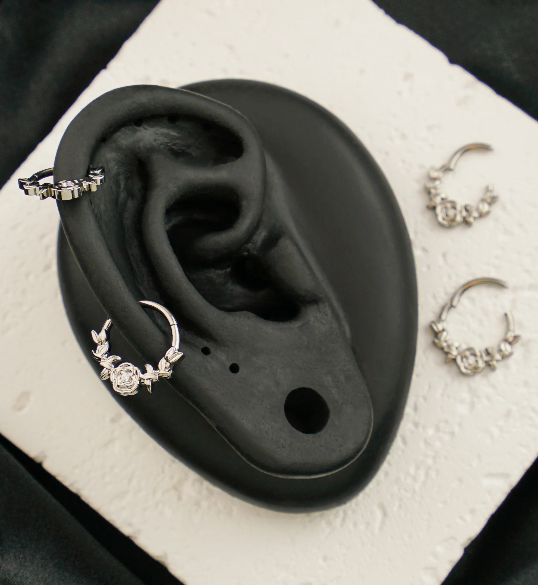 Rosebud Clear CZ Titanium Hinged Segment Ring - Image 2
