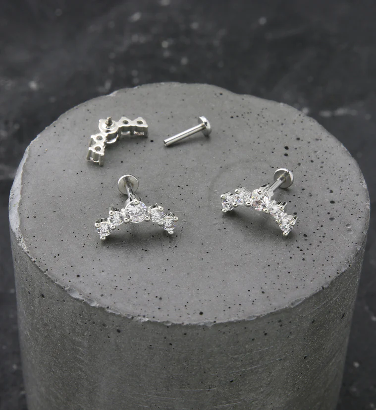 Royal Round Clear CZ Stainless Steel Internally Threaded Labret - Image 2