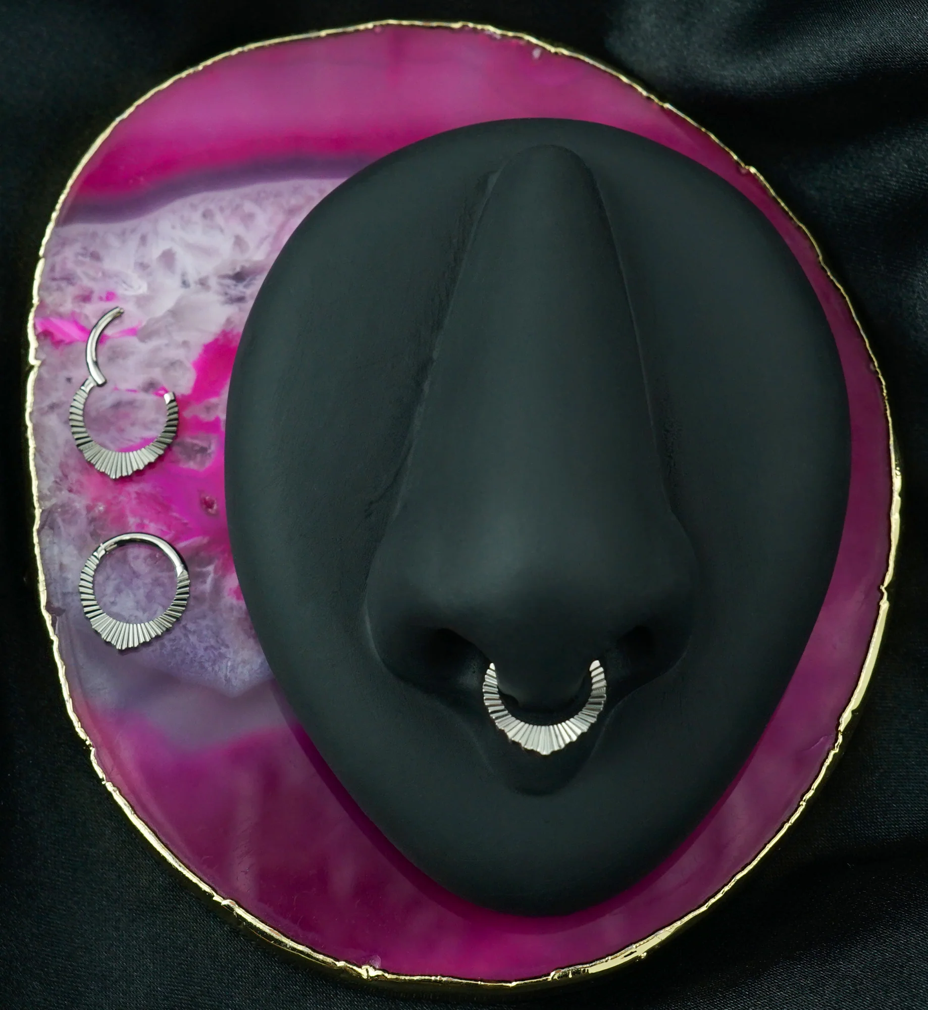 Scalloped Point Corrugated Hoop Titanium Hinged Segment Ring - Image 2
