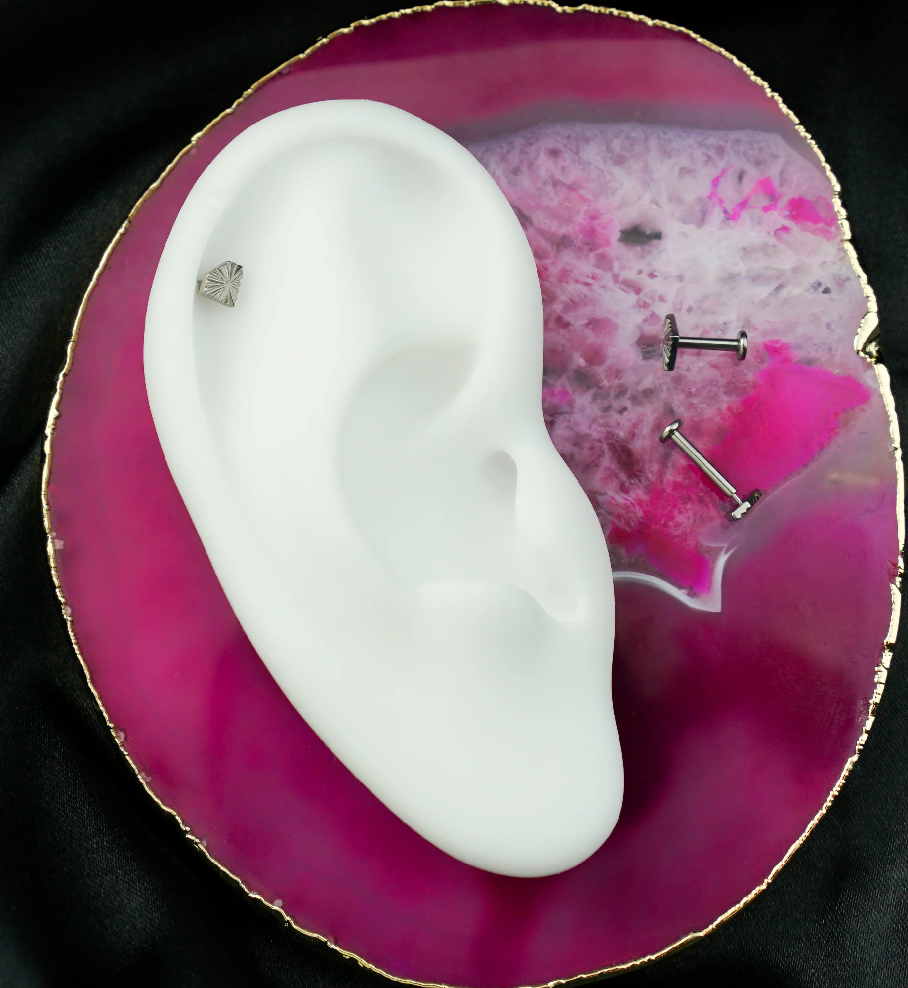 Score Diamond Titanium Threadless Labret - Image 2