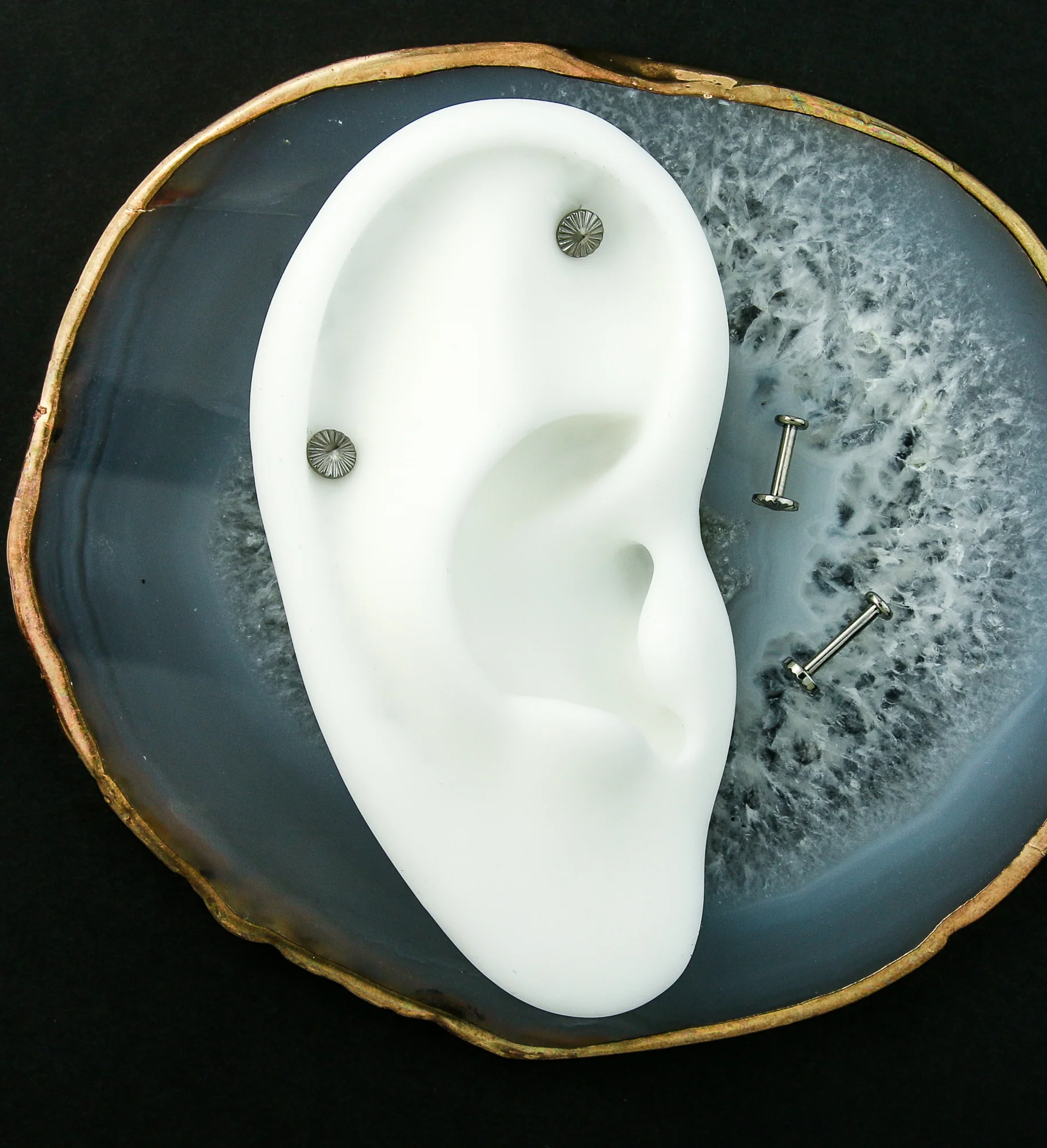 Score Internally Threaded Titanium Labret - Image 2