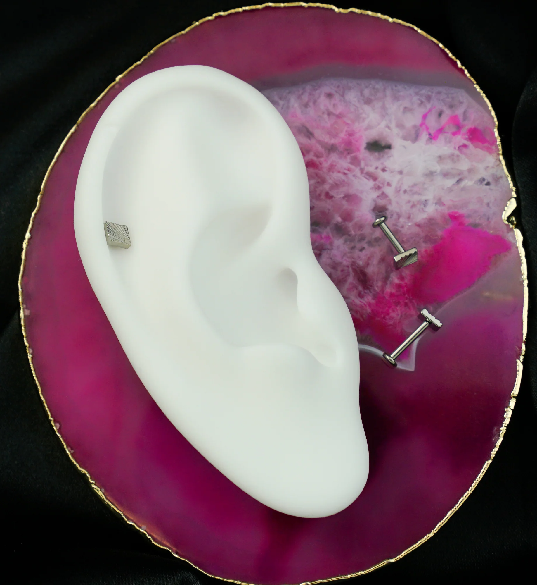 Score Square Titanium Threadless Labret - Image 2