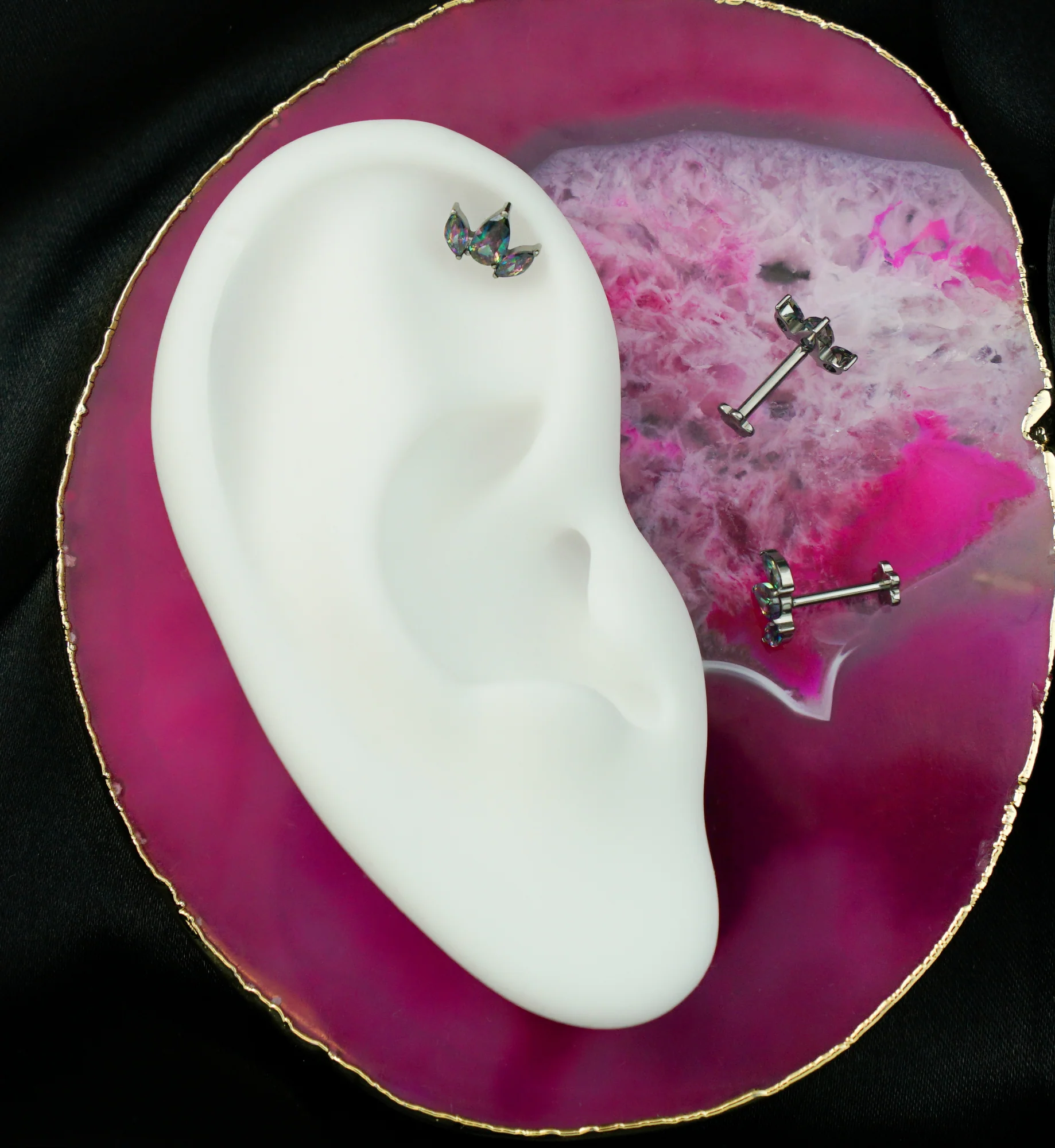 Sepal Black Aurora CZ Flower Back Titanium Threadless Labret - Image 2