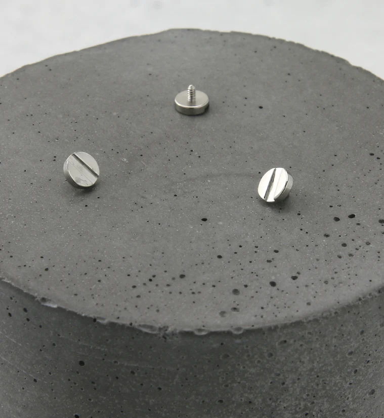 Flat Head Internally Threaded Titanium Top - Image 2