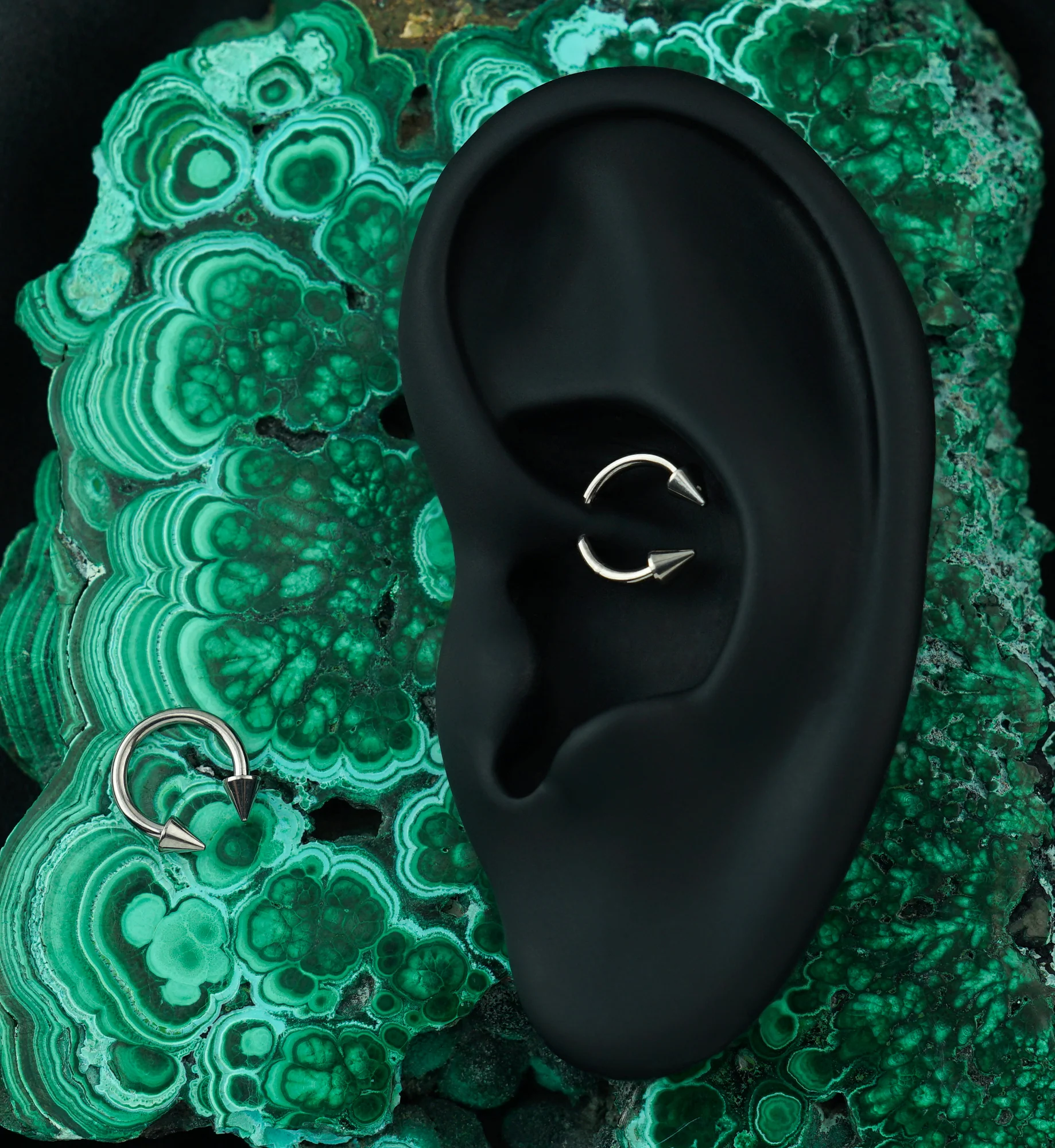 Spike Internally Threaded Titanium Circular Barbell - Image 4