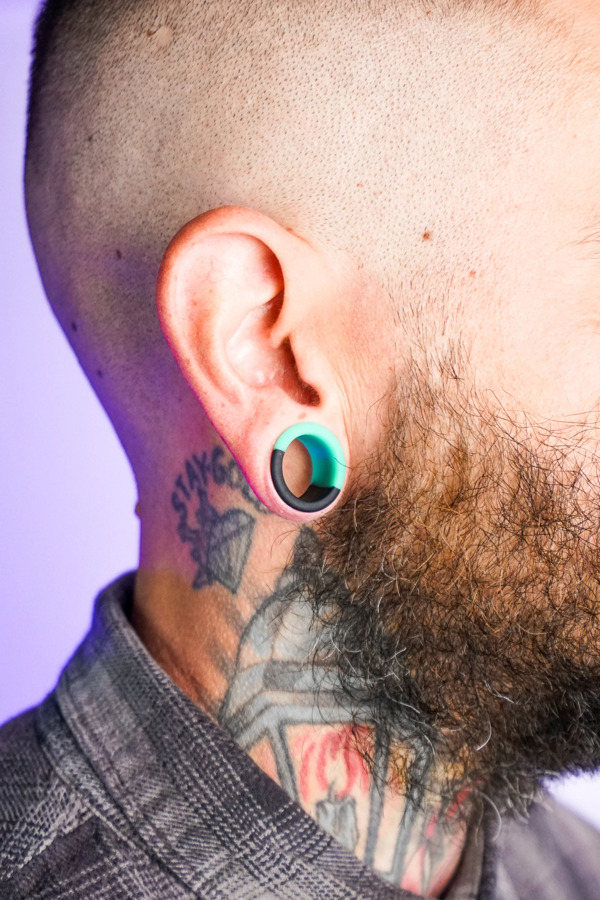 Teal And Black Double Flare Silicone Tunnel Plugs - Image 2