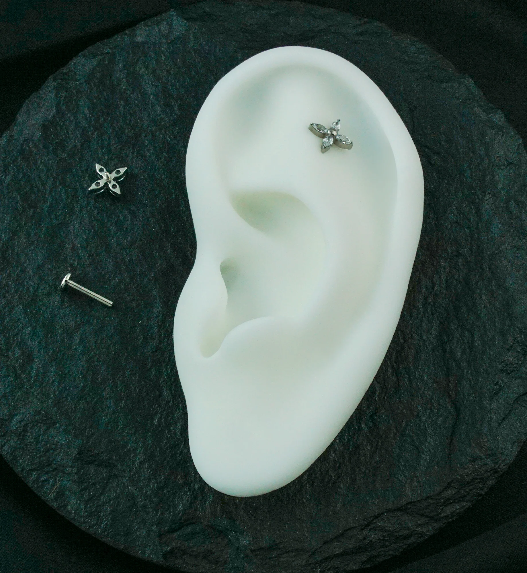 Tetrad Marquise Clear CZ Internally Threaded Titanium Labret - Image 3