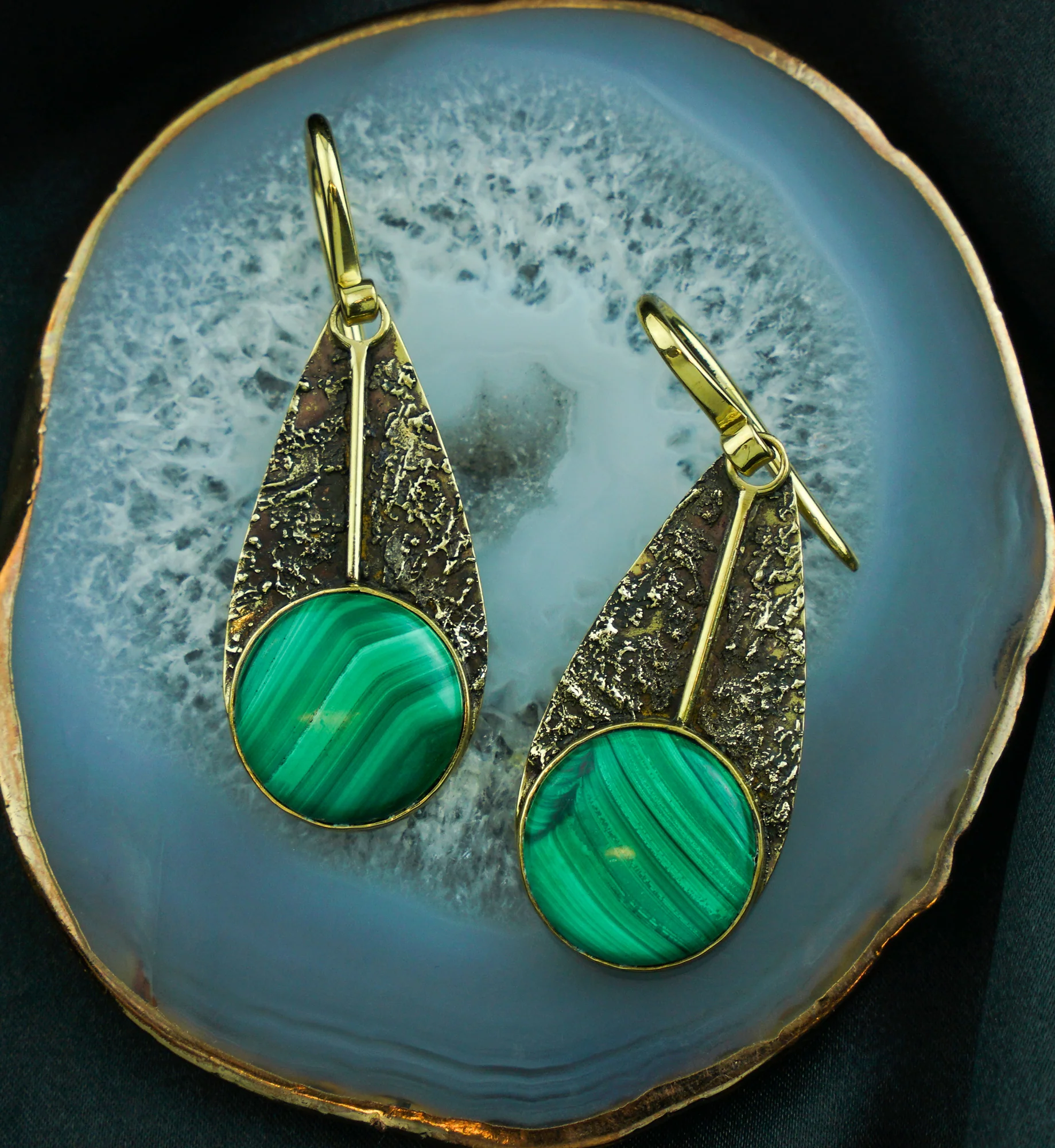 Scaled Dangle Malachite Stone Inlay Brass Earrings - Image 2