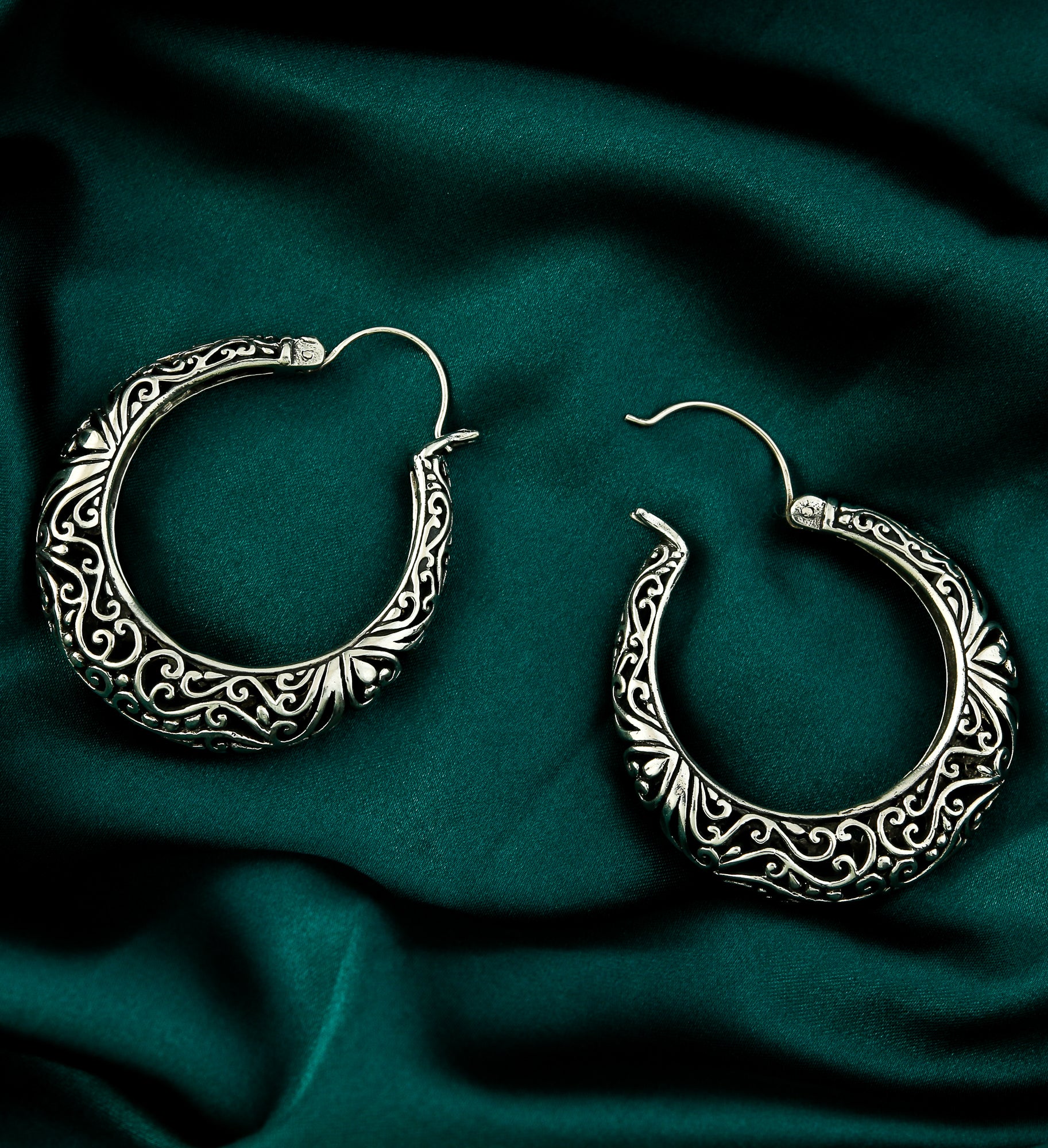 Tracery White Brass Earrings - Image 2