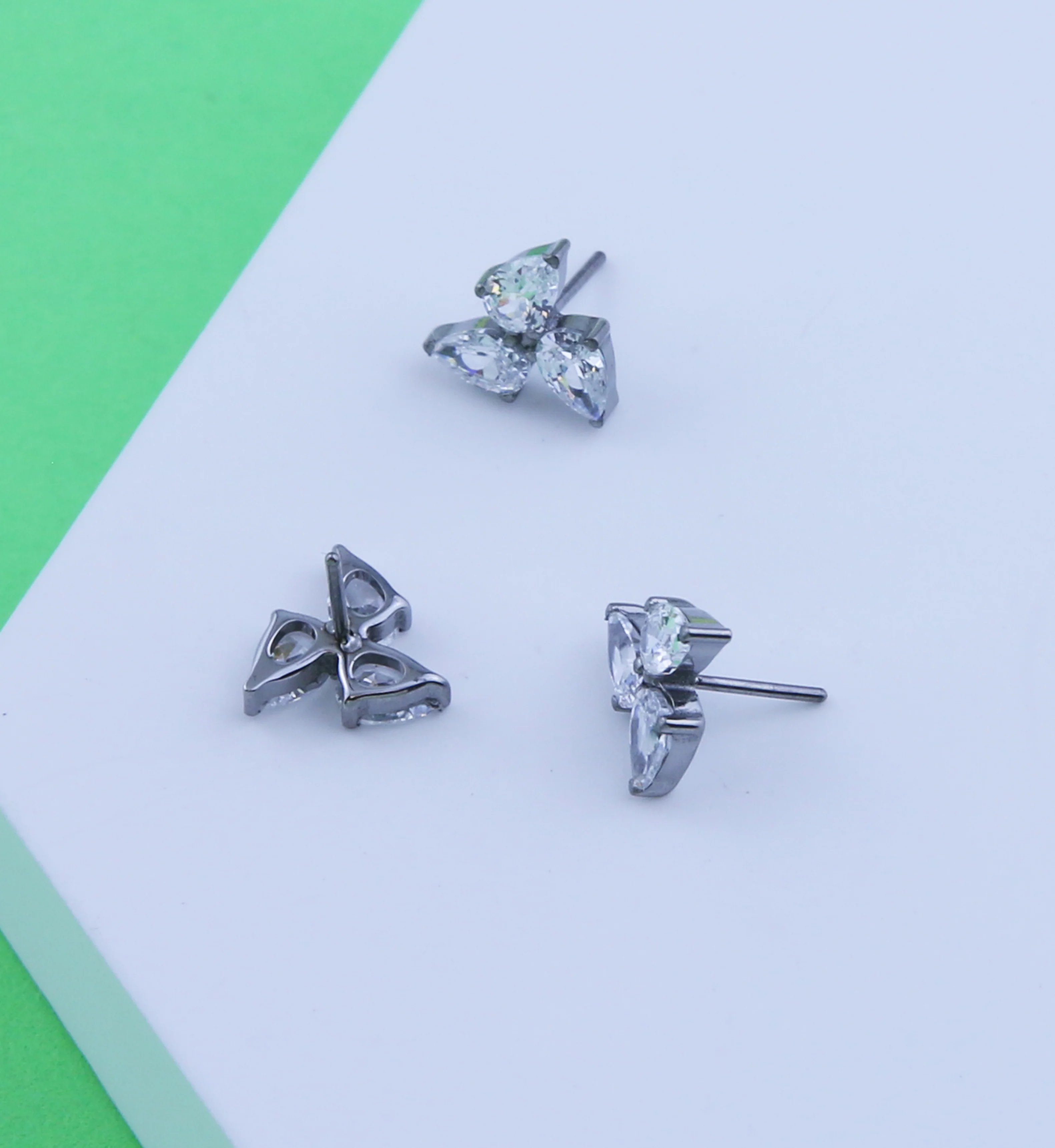 Triple Teardrop Clear CZ Titanium Threadless Top - Image 2