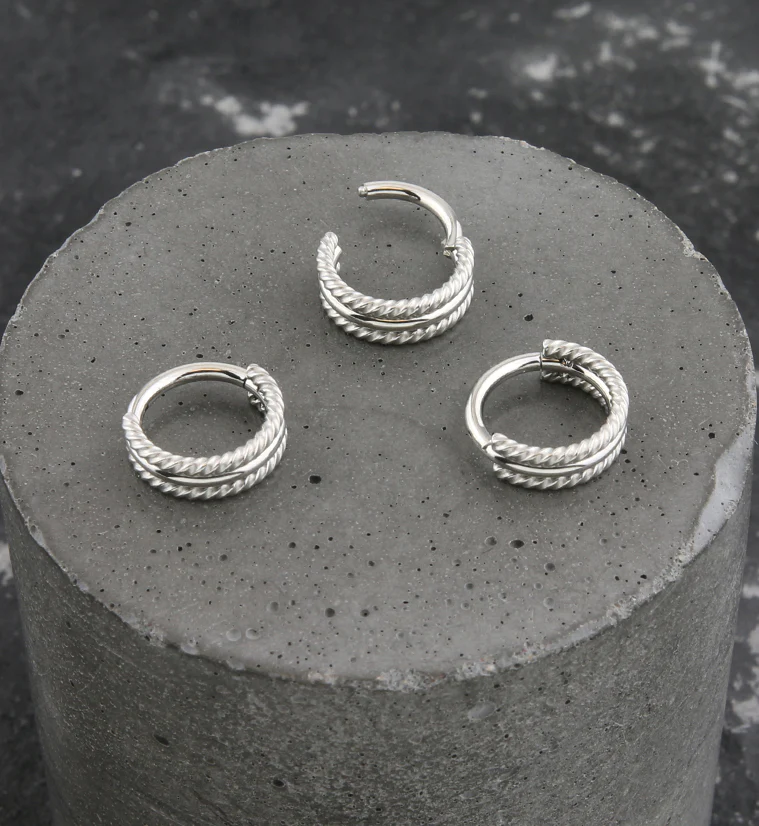 Twisted Edge Triple Stacked Stainless Steel Hinged Segment Ring - Image 2