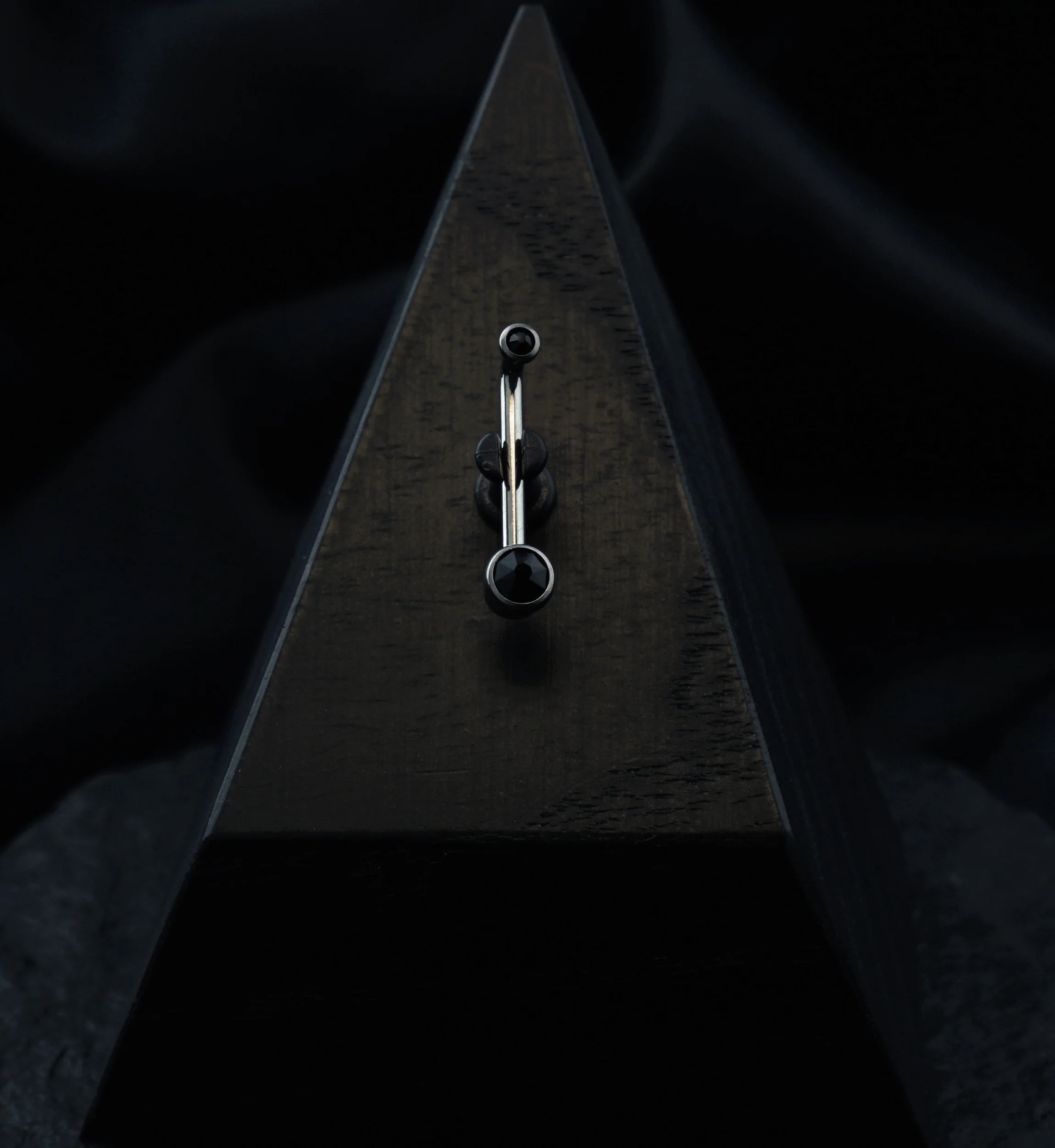 Vertical Clitoral Hood Black CZ Bar - Image 2