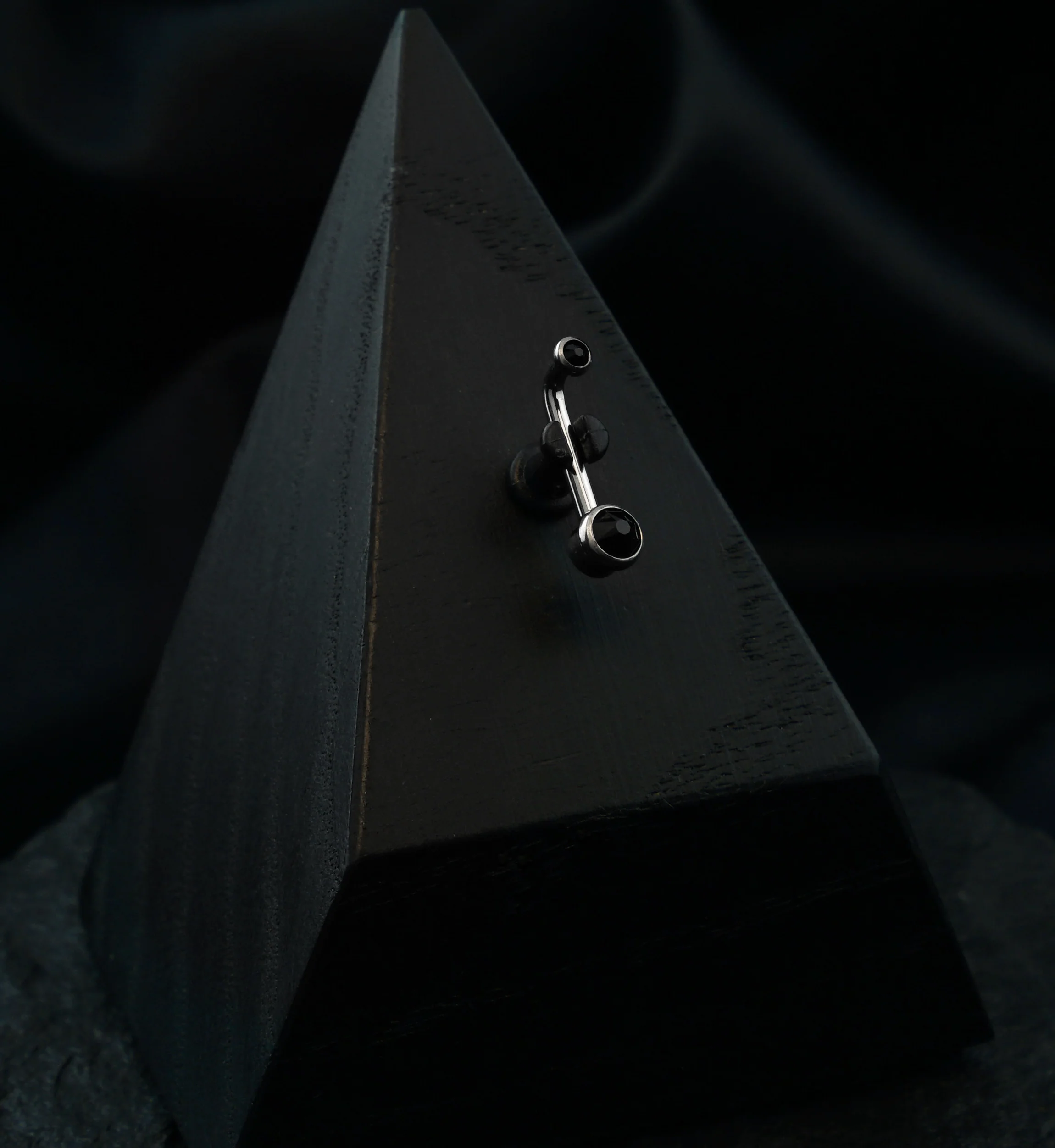 Vertical Clitoral Hood Black CZ Bar - Image 3